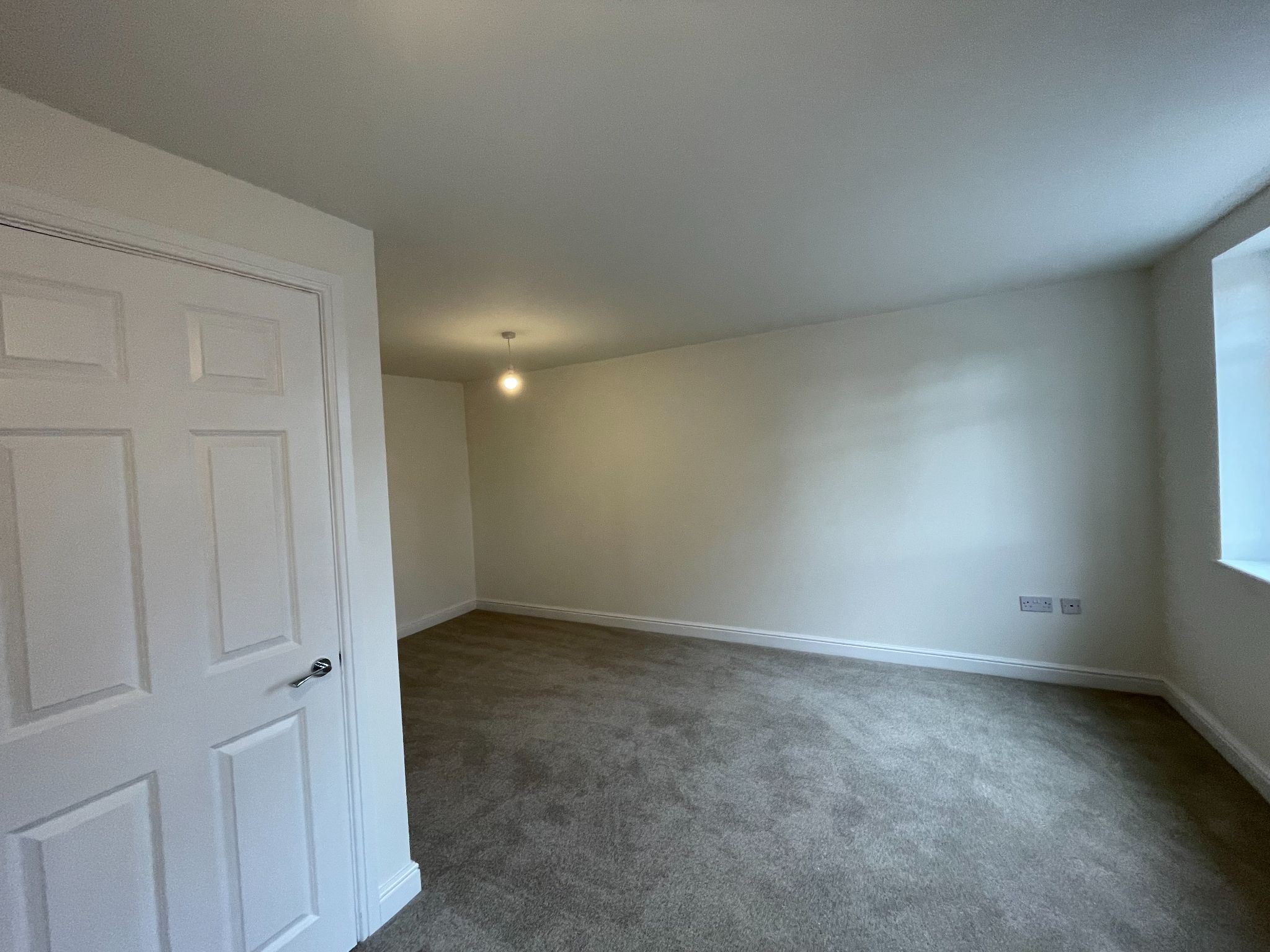 4 bedroom town house SSTC in Manchester - Photograph 11.