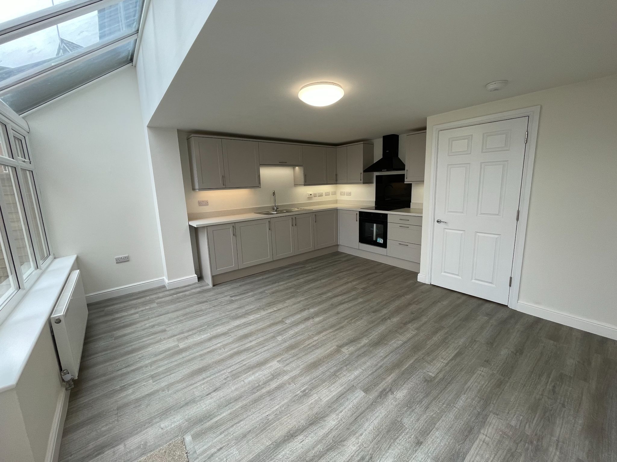 4 bedroom town house SSTC in Manchester - Photograph 3.