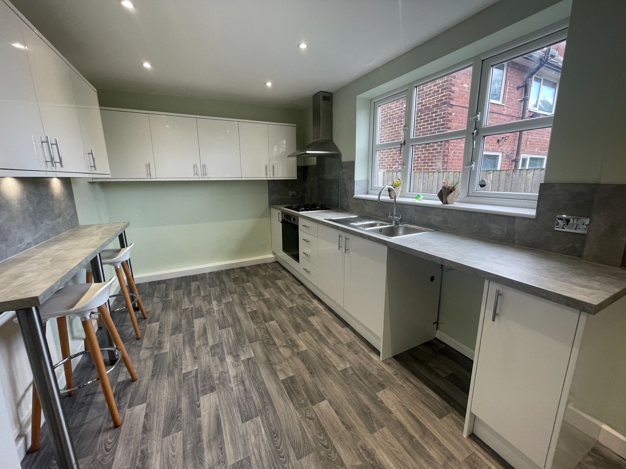 3 bedroom end terraced house Sale Agreed in Manchester - Photograph 8.