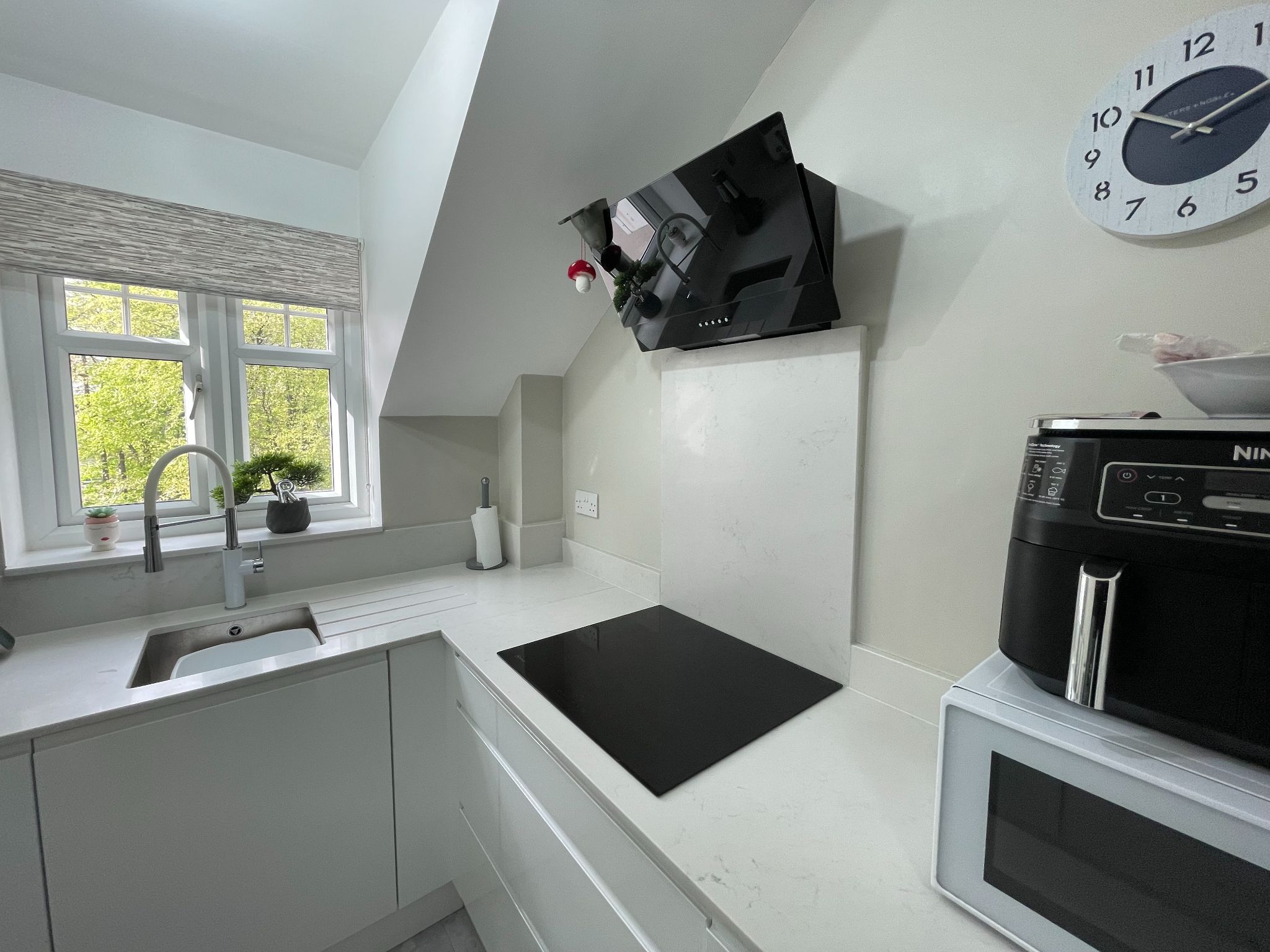 2 bedroom penthouse flat/apartment For Sale in Manchester - Photograph 7.