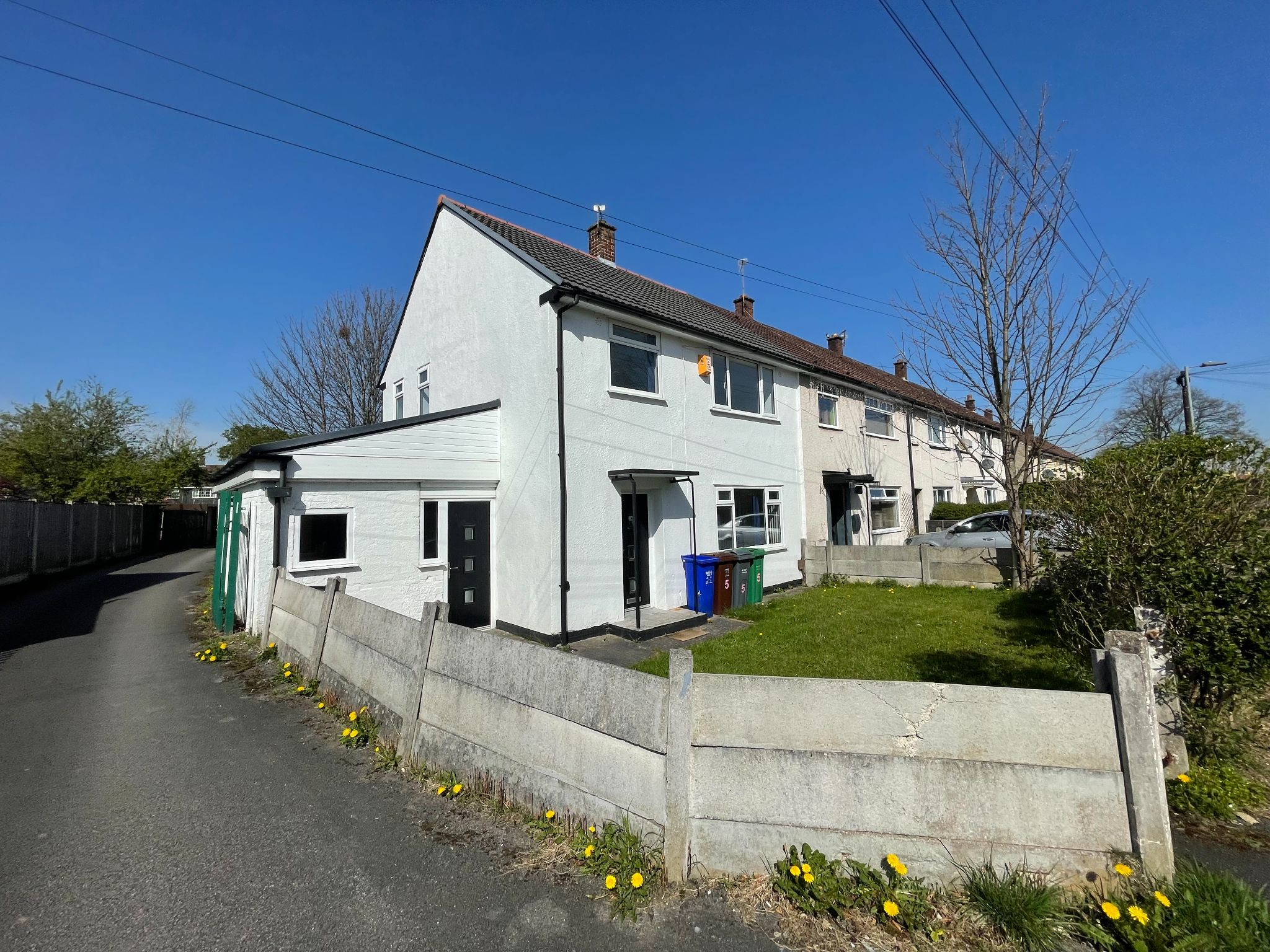 3 bedroom end terraced house For Sale in Manchester - Property photograph.