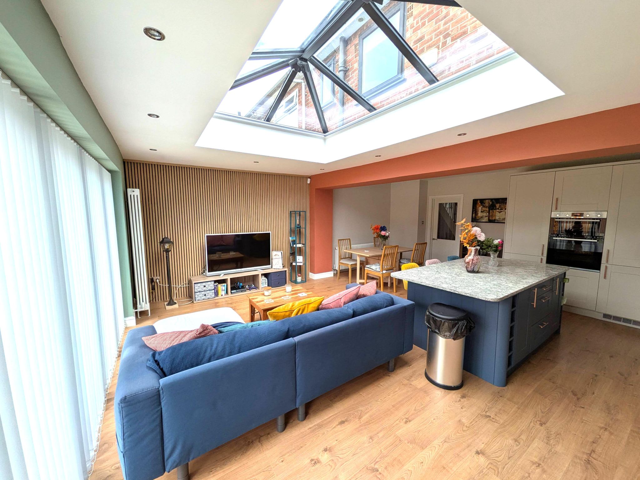 3 bedroom mid terraced house For Sale in Manchester - Photograph 9.