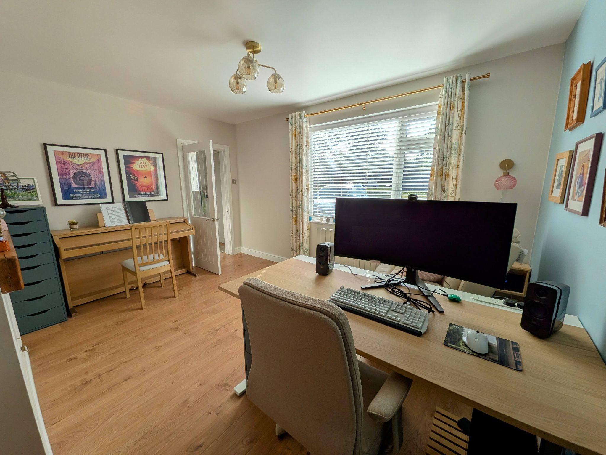 3 bedroom mid terraced house For Sale in Manchester - Property photograph.