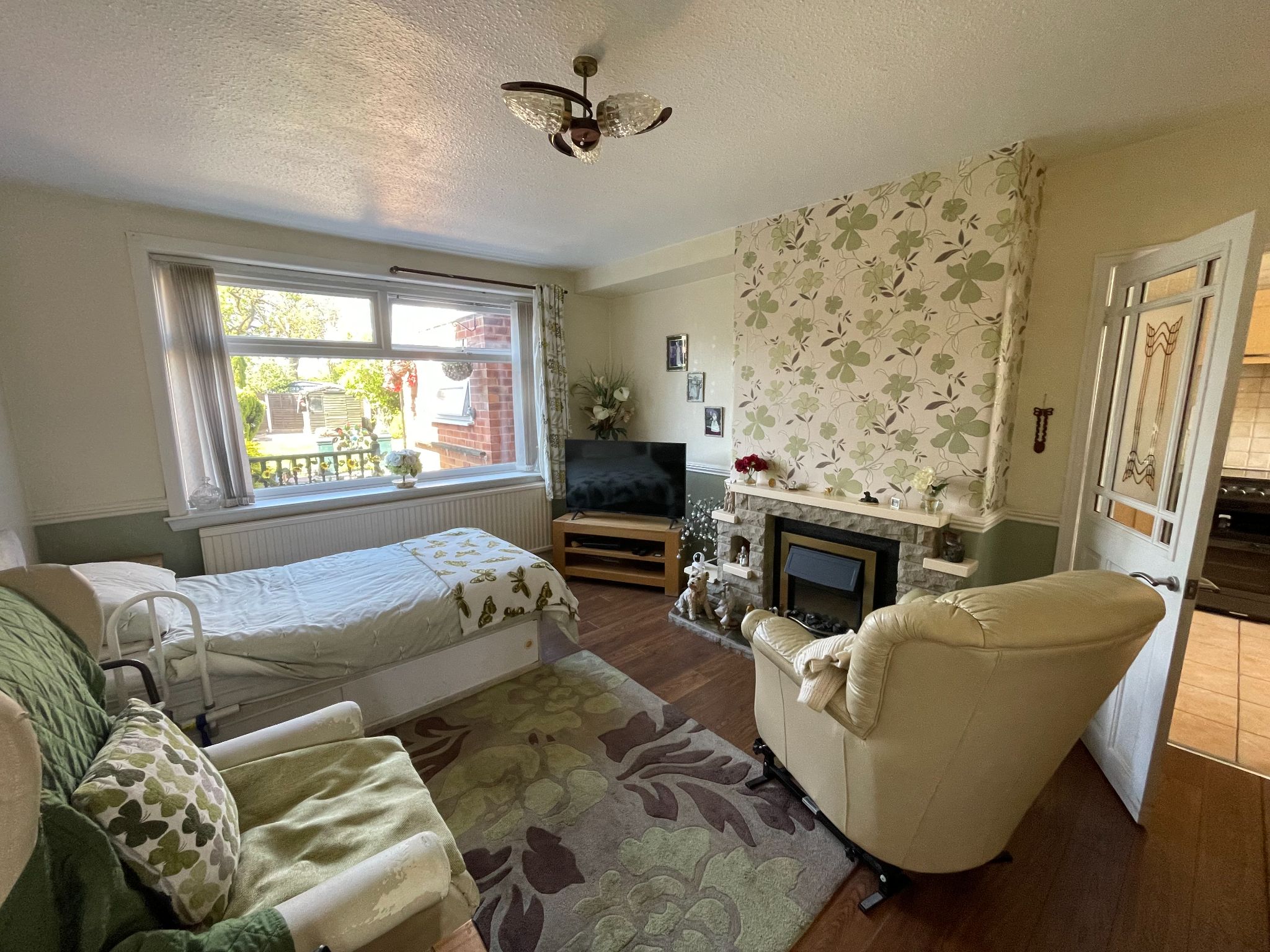 3 bedroom mid terraced house For Sale in Manchester - Property photograph.