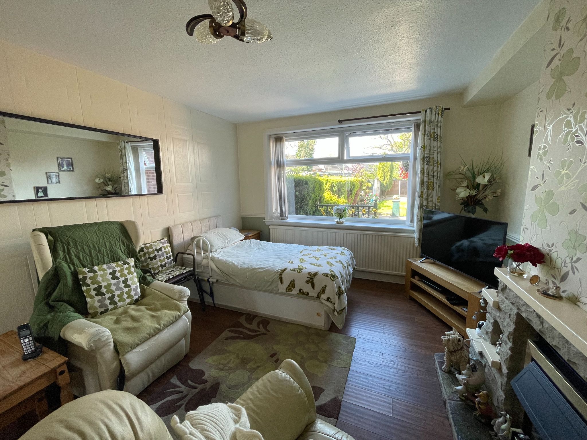 3 bedroom mid terraced house For Sale in Manchester - Property photograph.