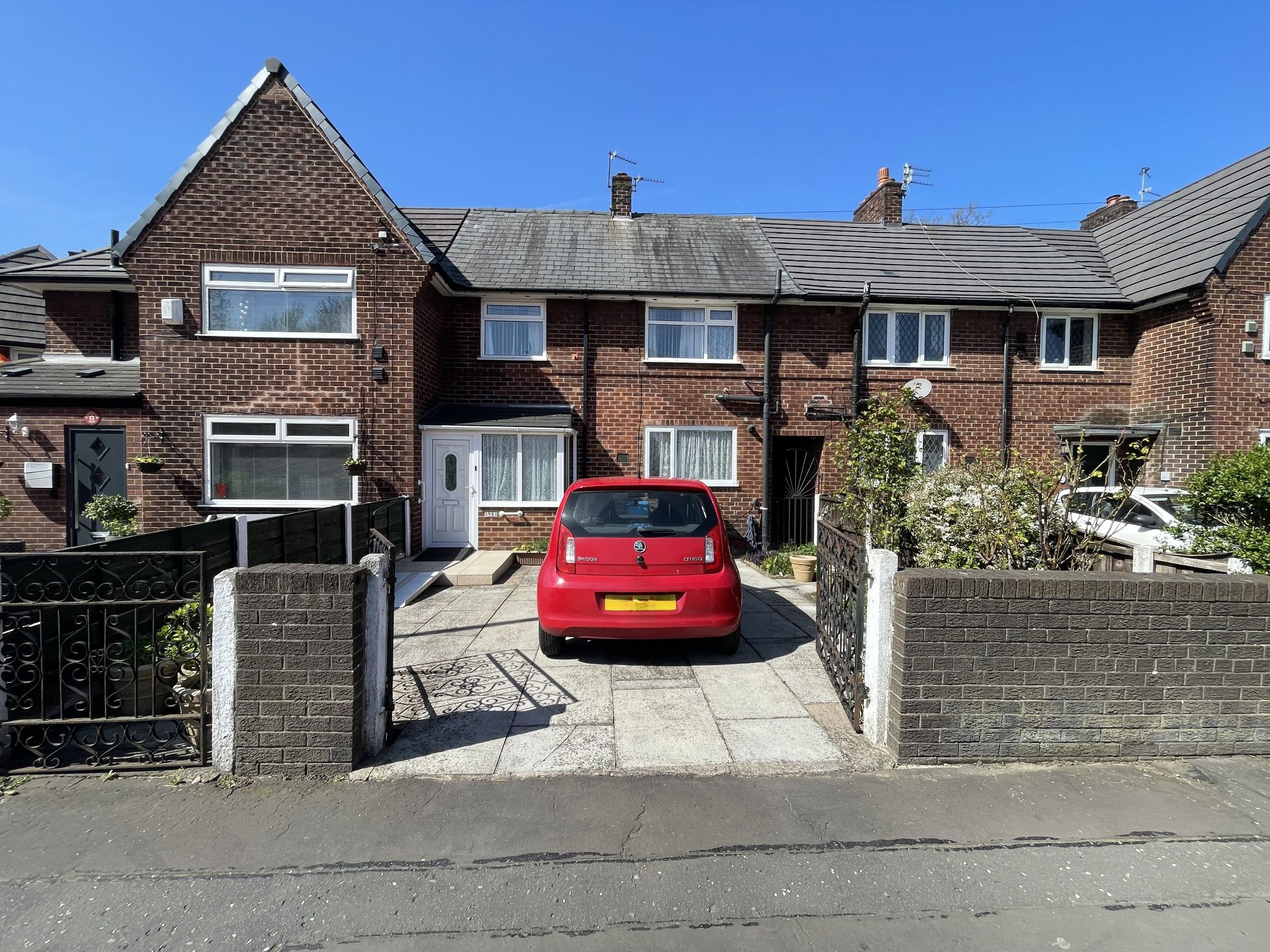 3 bedroom mid terraced house For Sale in Manchester - Property photograph.