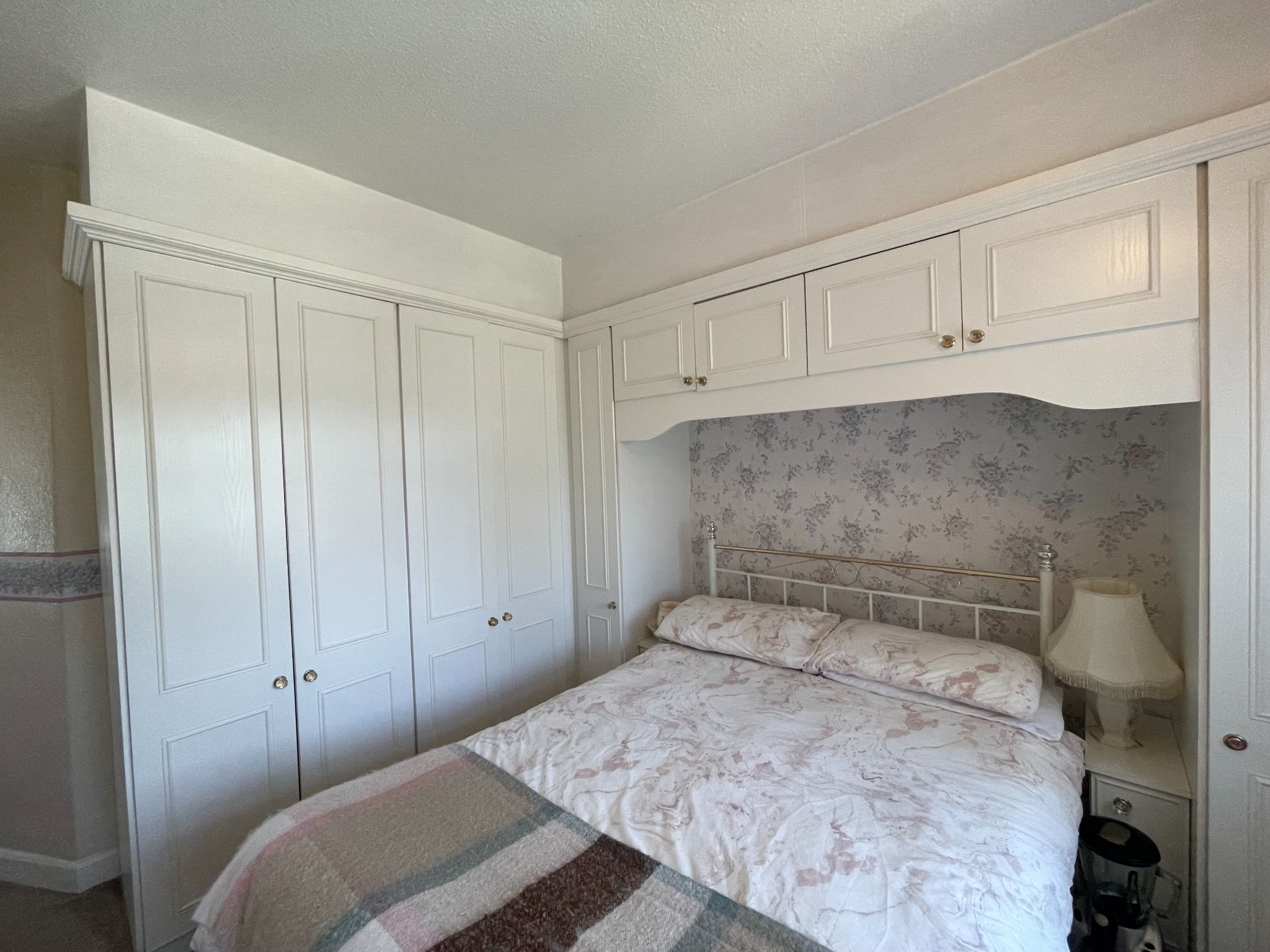 3 bedroom mid terraced house For Sale in Manchester - Photograph 2.