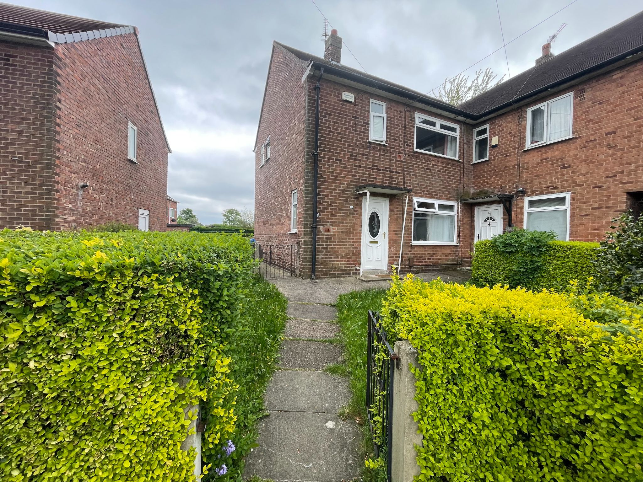 2 bedroom end terraced house For Sale in Manchester - Property photograph.