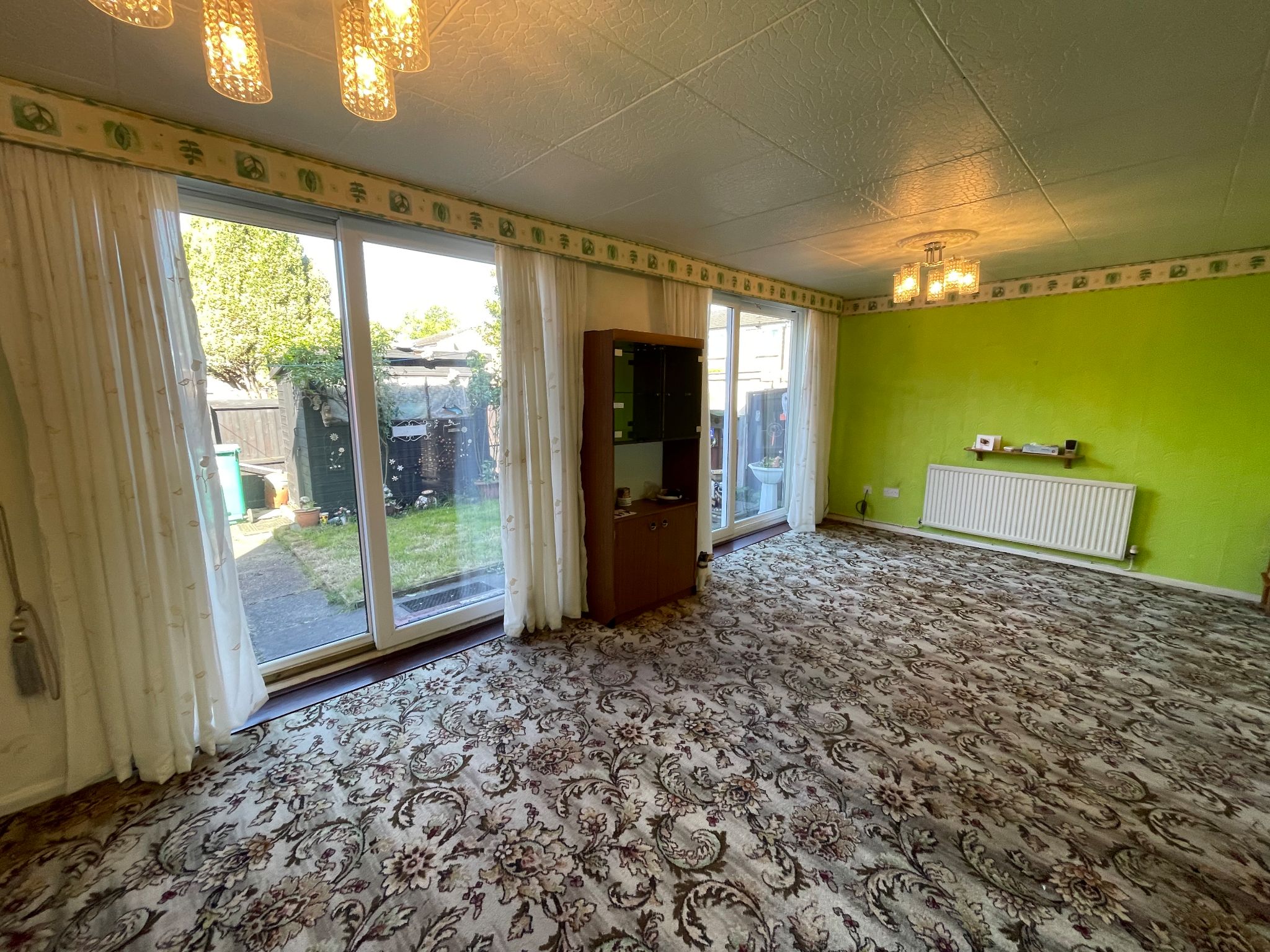 3 bedroom end terraced house For Sale in Manchester - Photograph 3.
