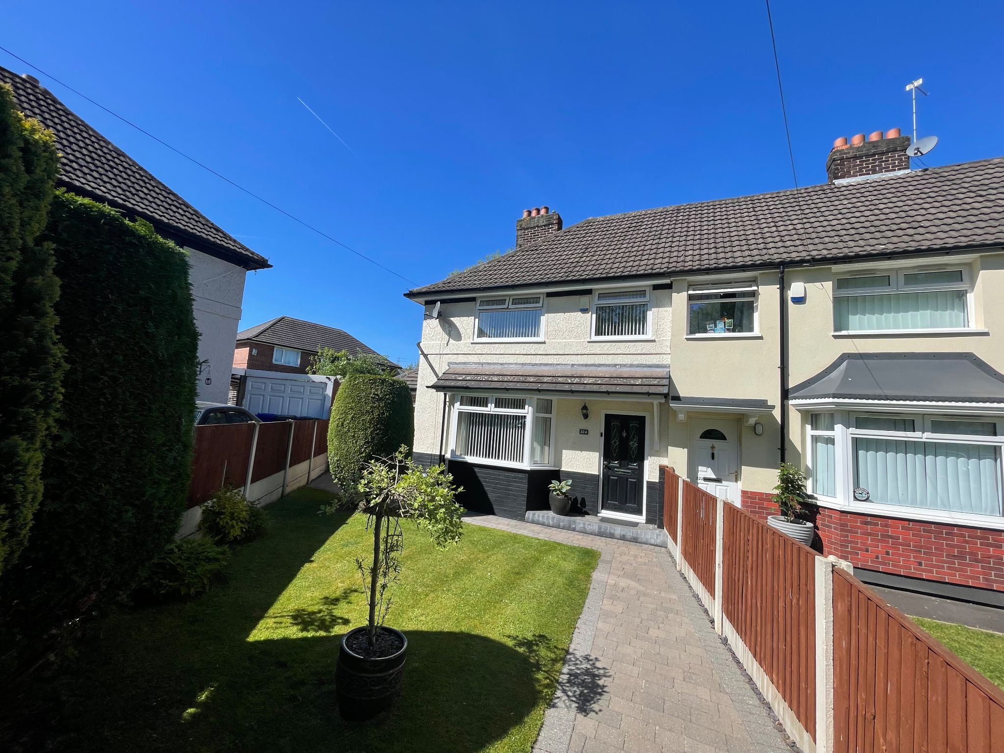 3 bedroom end terraced house For Sale in Manchester - Property photograph.