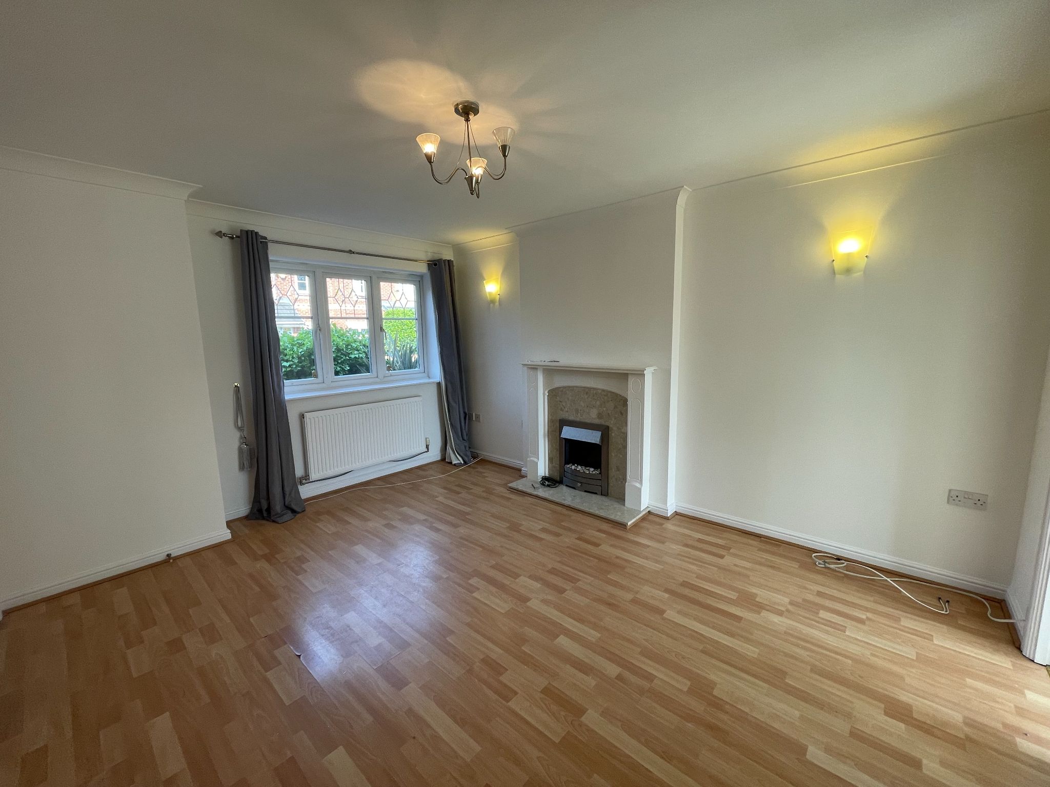 3 bedroom end terraced house For Sale in Manchester - Photograph 4.