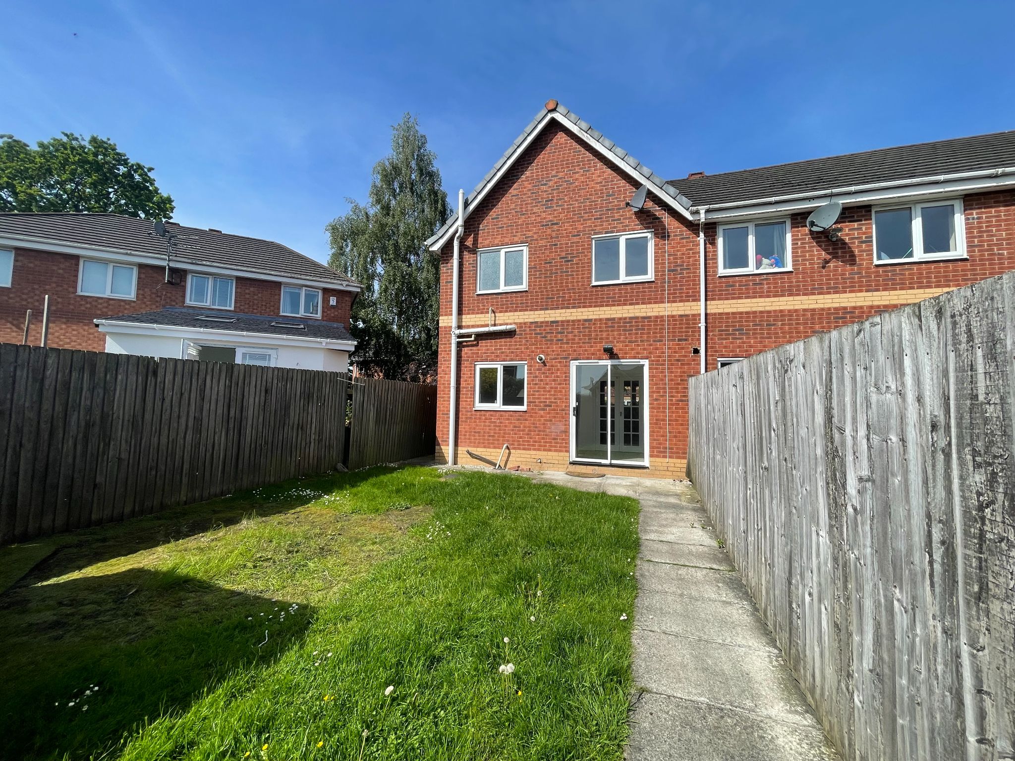 3 bedroom end terraced house For Sale in Manchester - Photograph 15.