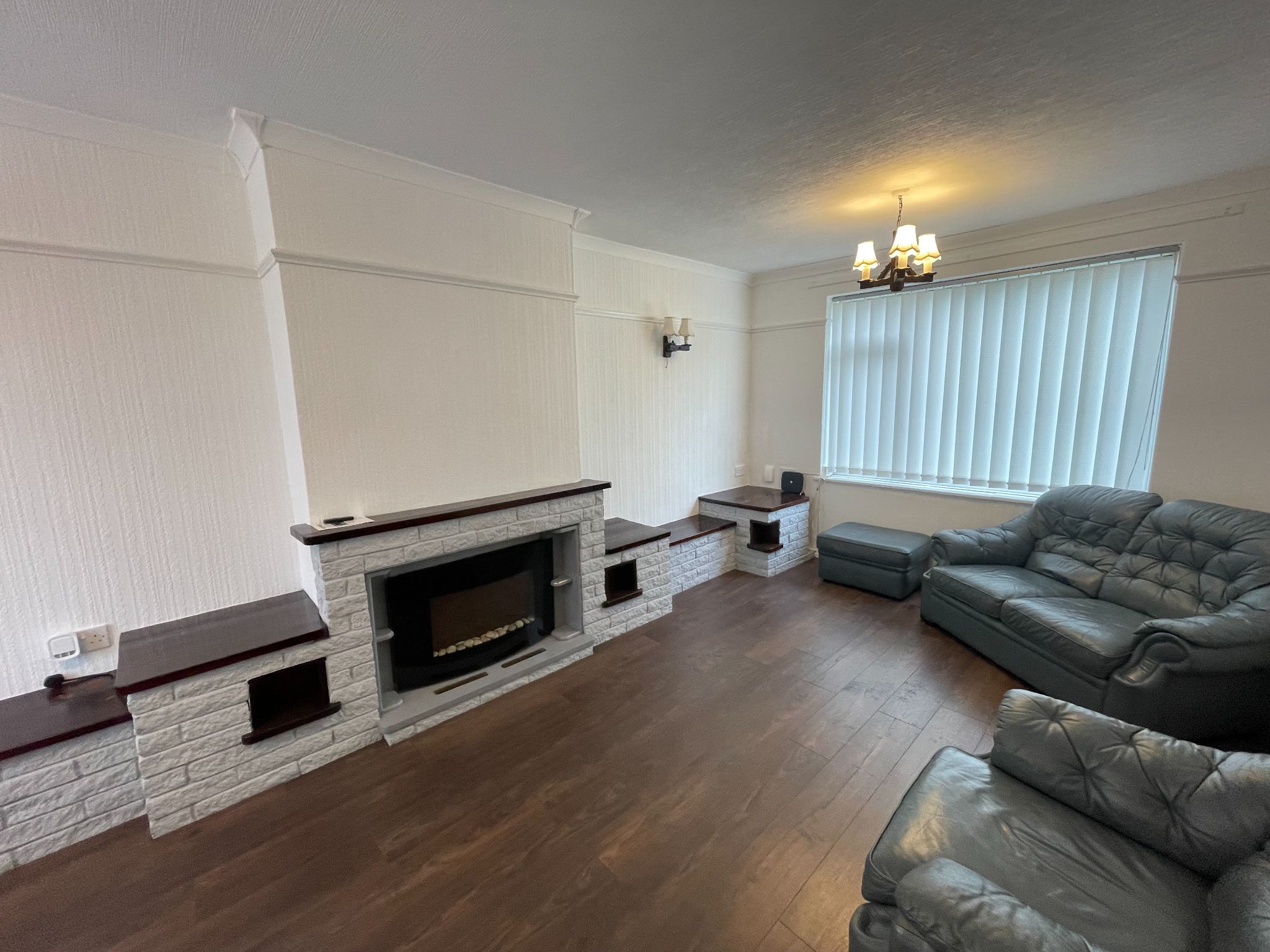 3 bedroom mid terraced house For Sale in Manchester - Photograph 5.