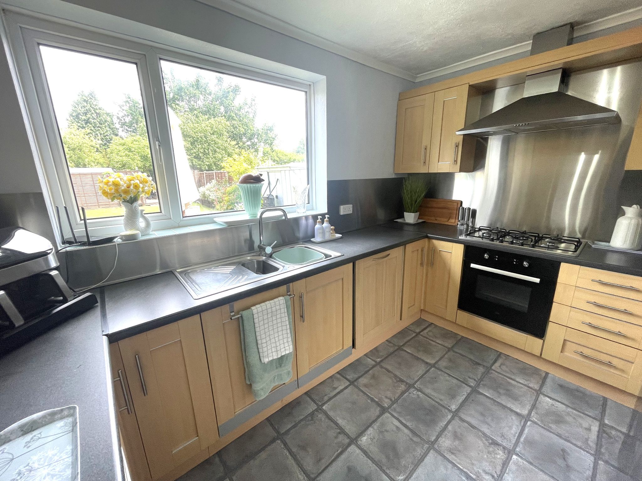 3 bedroom end terraced house For Sale in Manchester - Photograph 6.