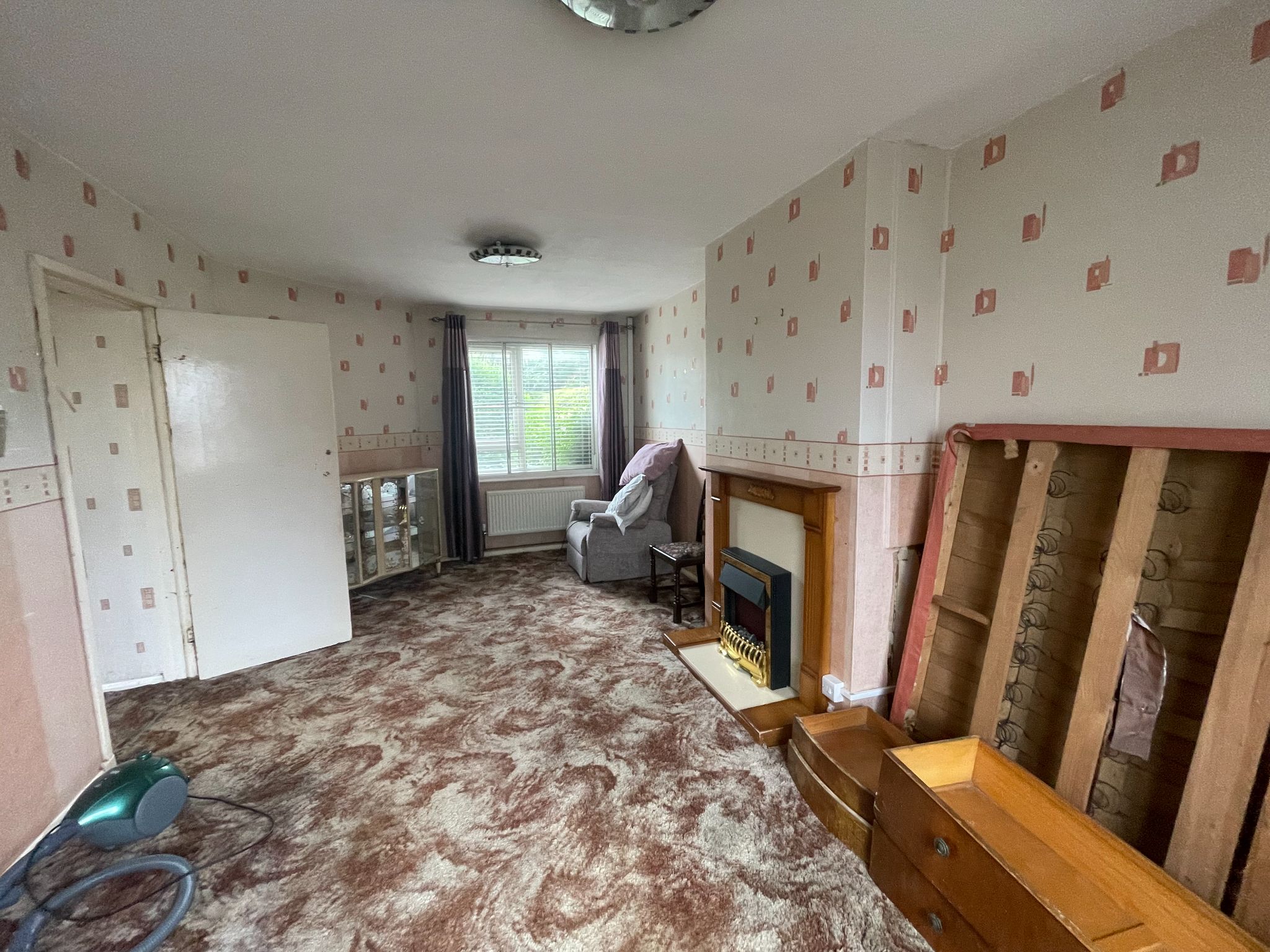 3 bedroom mid terraced house For Sale in Manchester - Photograph 5.