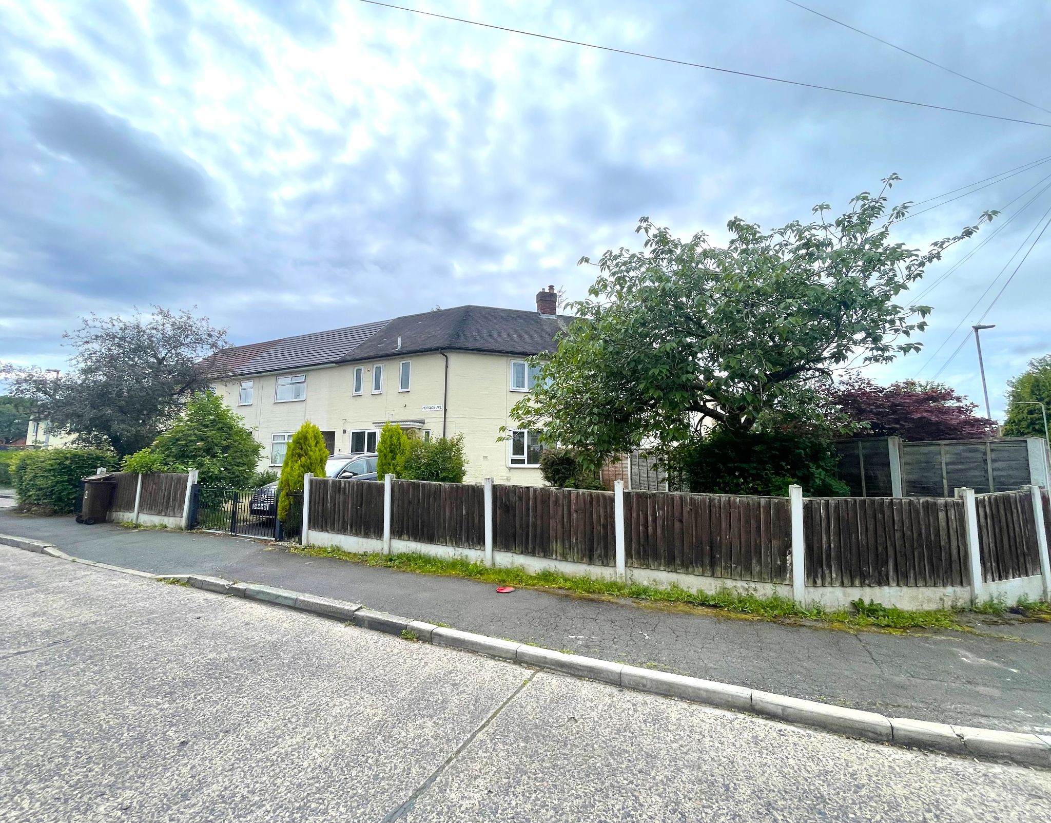 3 bedroom mid terraced house For Sale in Manchester - Property photograph.