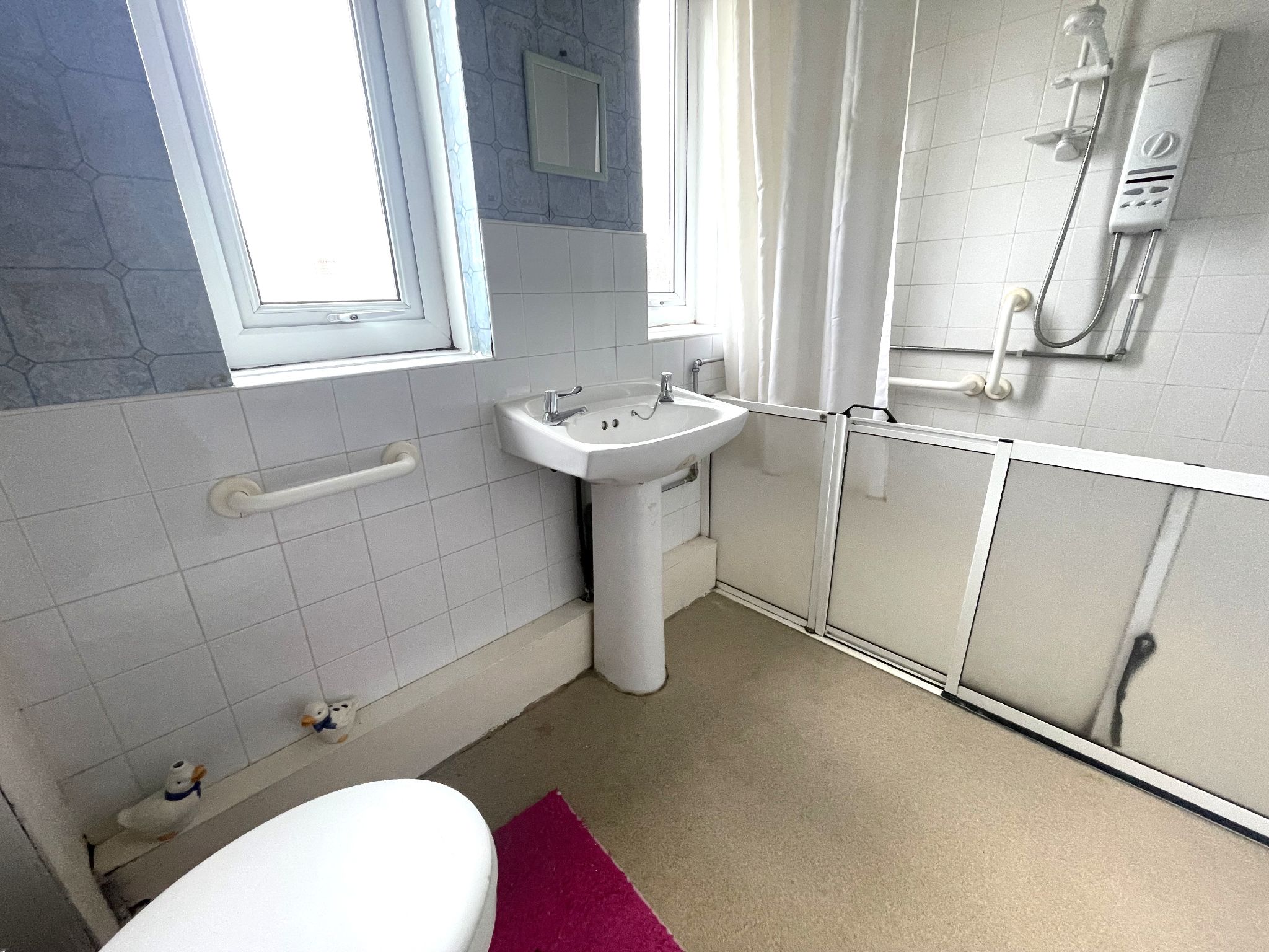 3 bedroom mid terraced house For Sale in Manchester - Photograph 16.