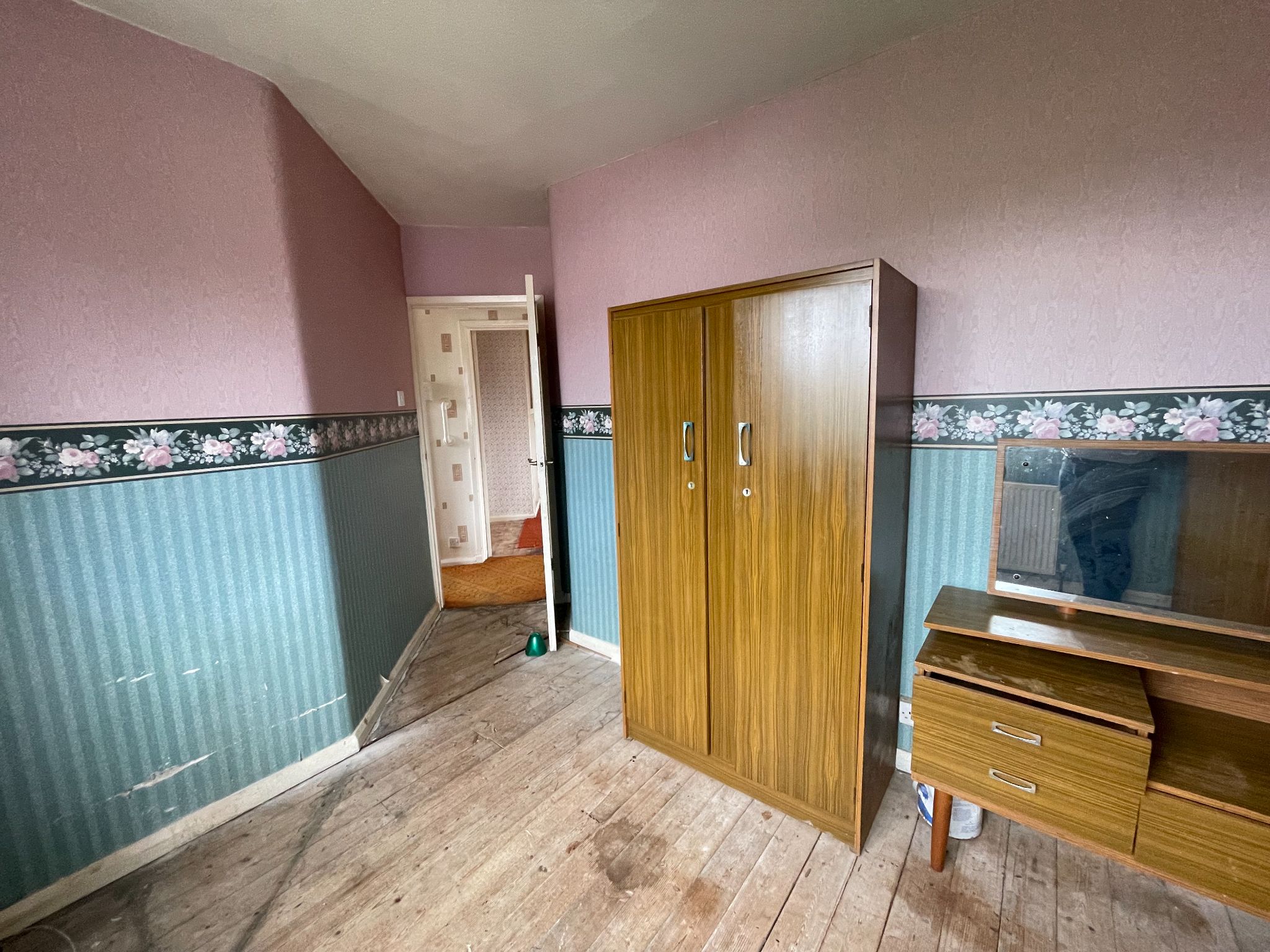 3 bedroom mid terraced house For Sale in Manchester - Photograph 15.