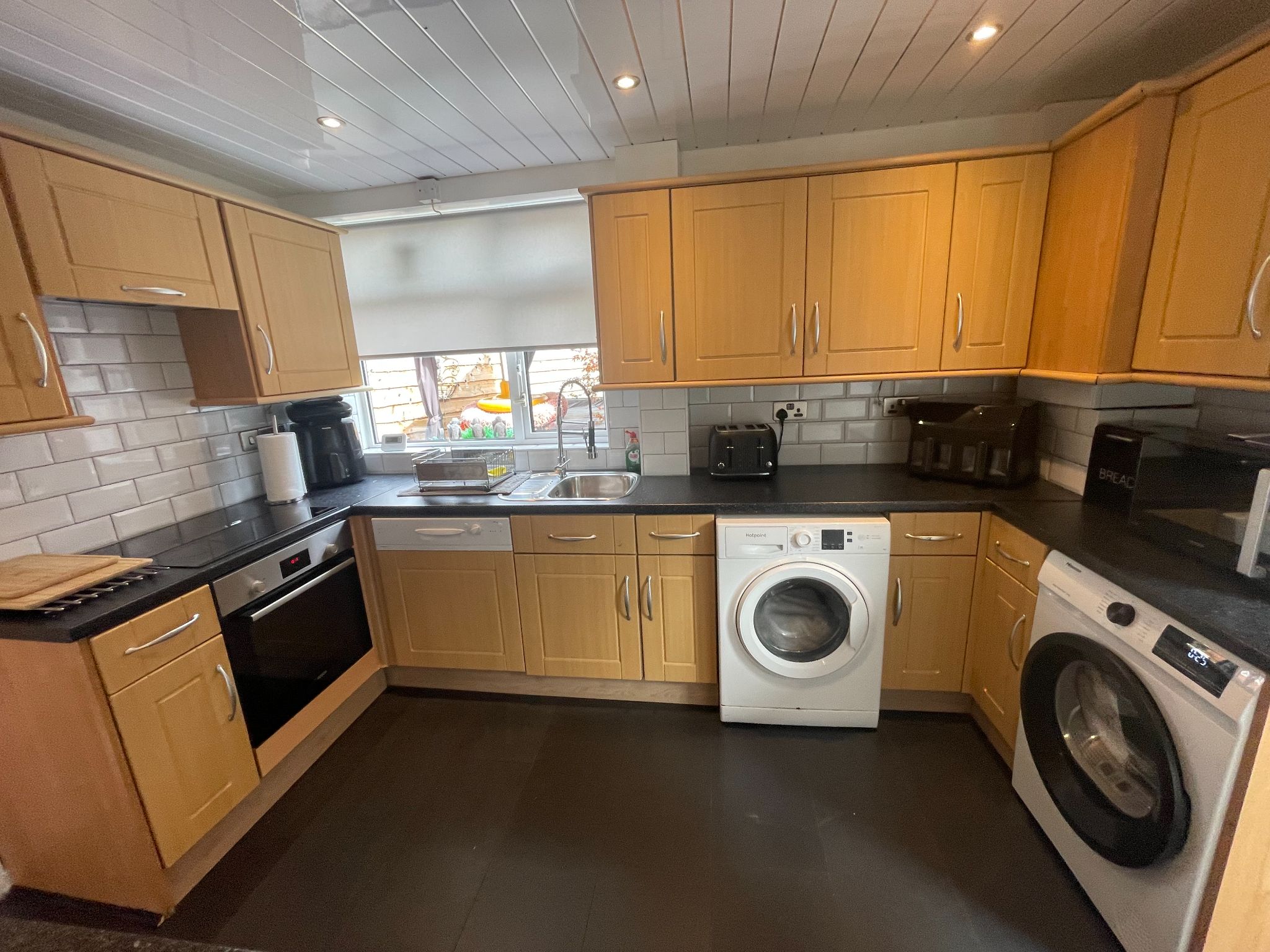 3 bedroom end terraced house For Sale in Manchester - Photograph 6.