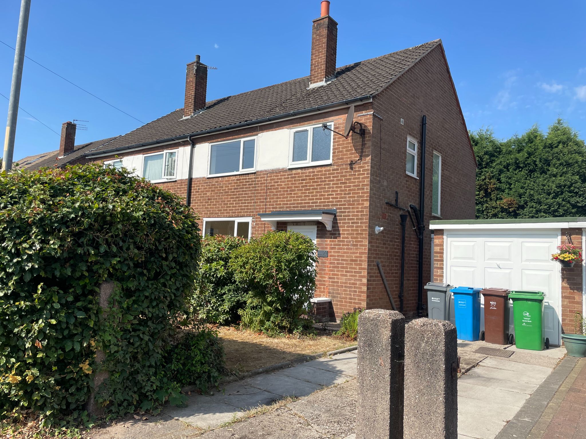 3 bedroom semi-detached house For Sale in Manchester - Property photograph.