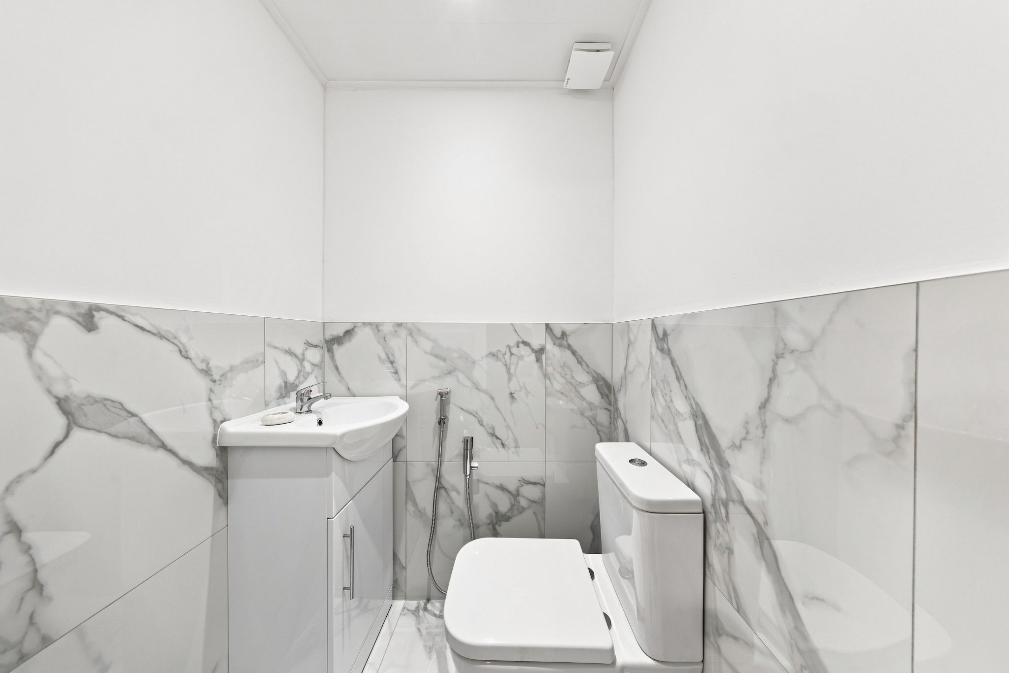 3 bedroom semi-detached house For Sale in Manchester - Photograph 12.
