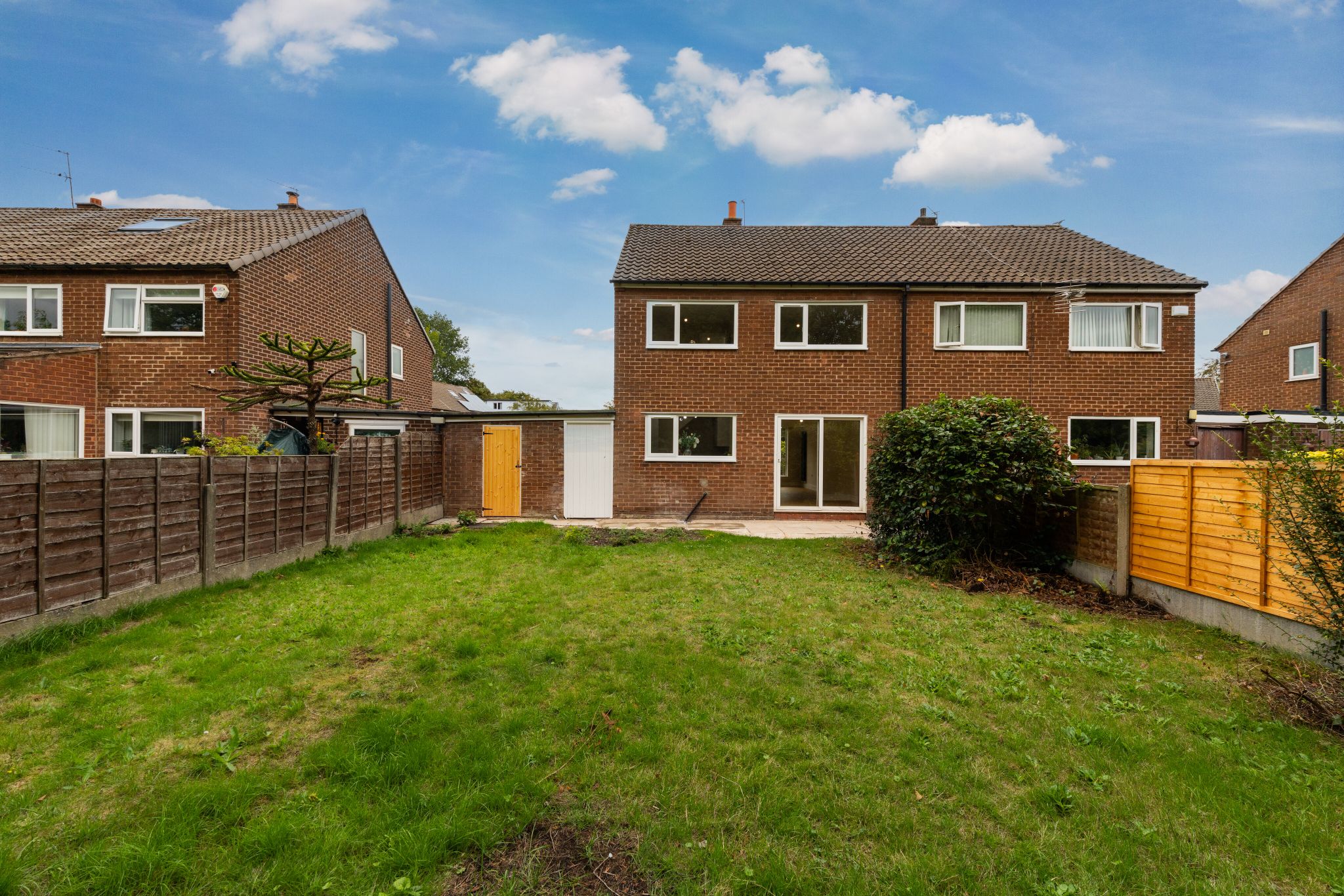 3 bedroom semi-detached house For Sale in Manchester - Photograph 27.