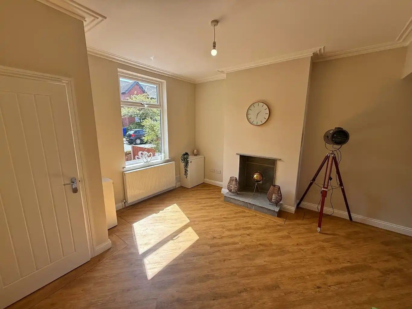 2 bedroom mid terraced house For Sale in Manchester - Photograph 5.