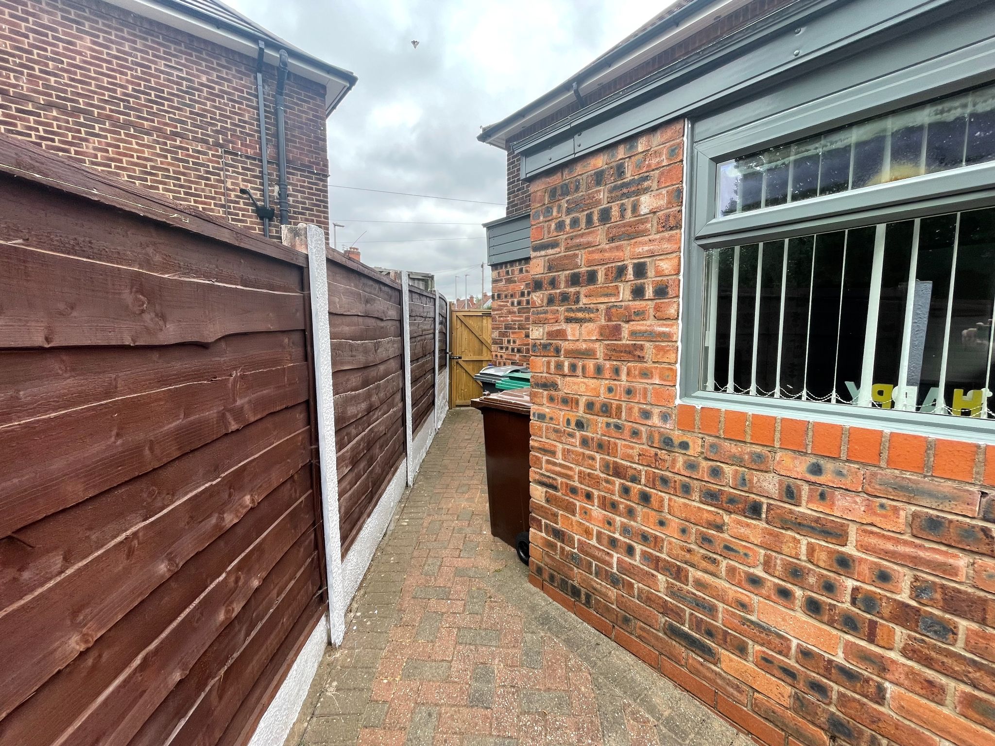 3 bedroom semi-detached house For Sale in Manchester - Photograph 19.