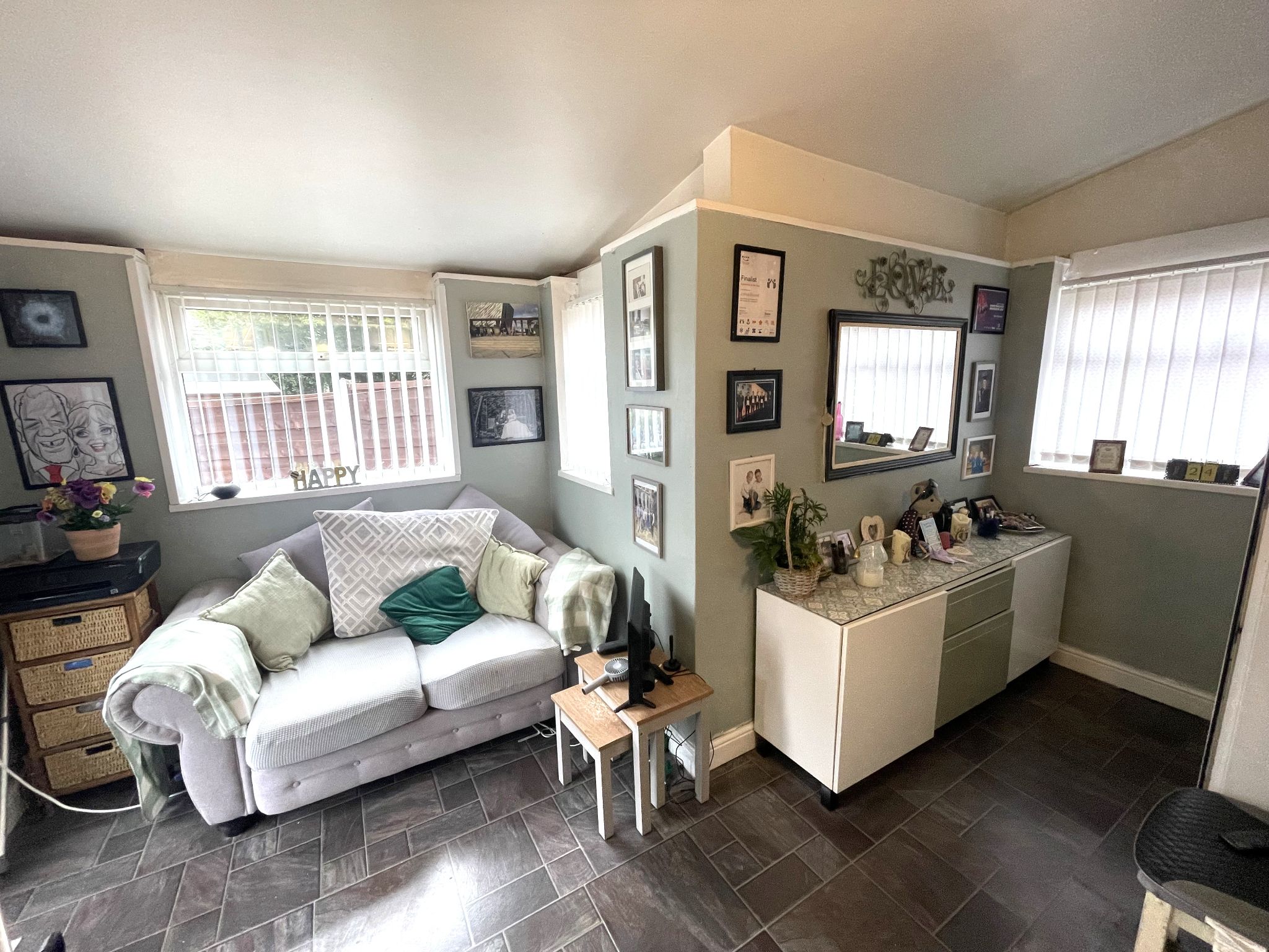 3 bedroom semi-detached house For Sale in Manchester - Photograph 7.