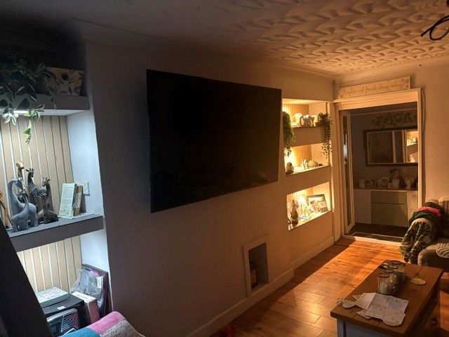 3 bedroom semi-detached house For Sale in Manchester - Photograph 5.