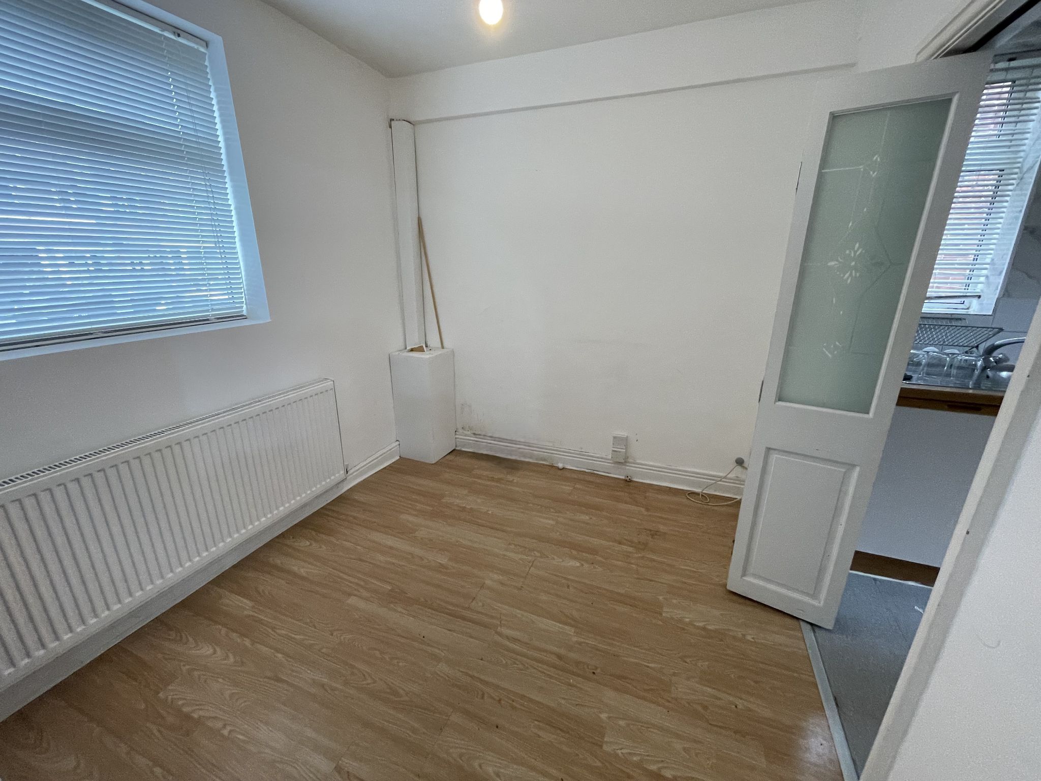 3 bedroom semi-detached house Sale Agreed in Manchester - Photograph 4.