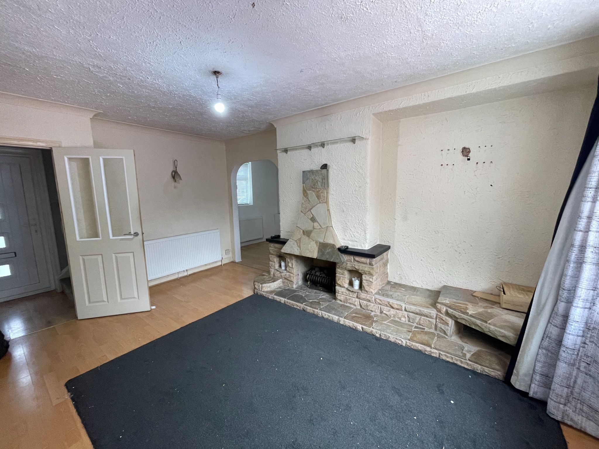 3 bedroom semi-detached house Sale Agreed in Manchester - Photograph 2.