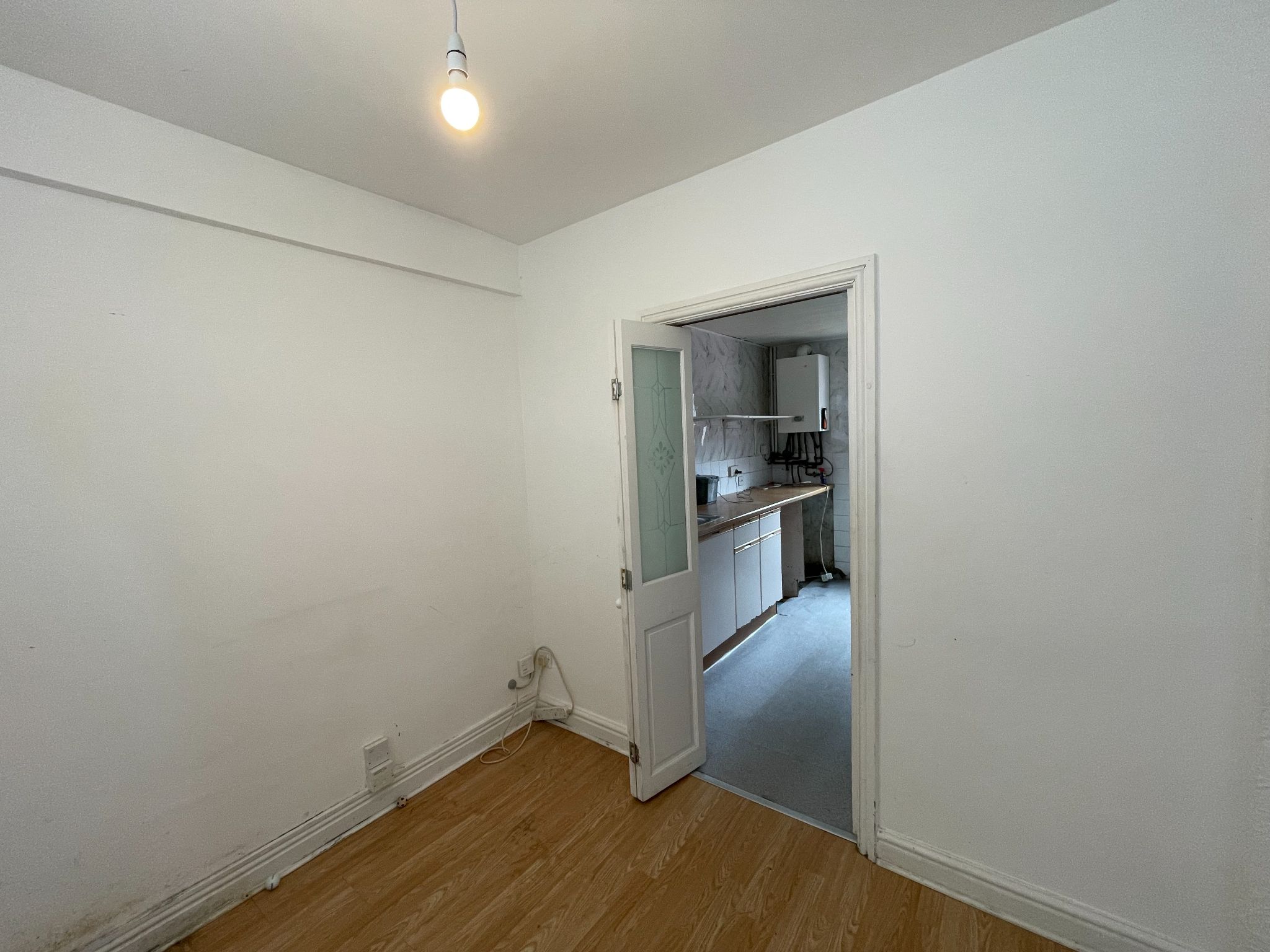 3 bedroom semi-detached house Sale Agreed in Manchester - Photograph 5.
