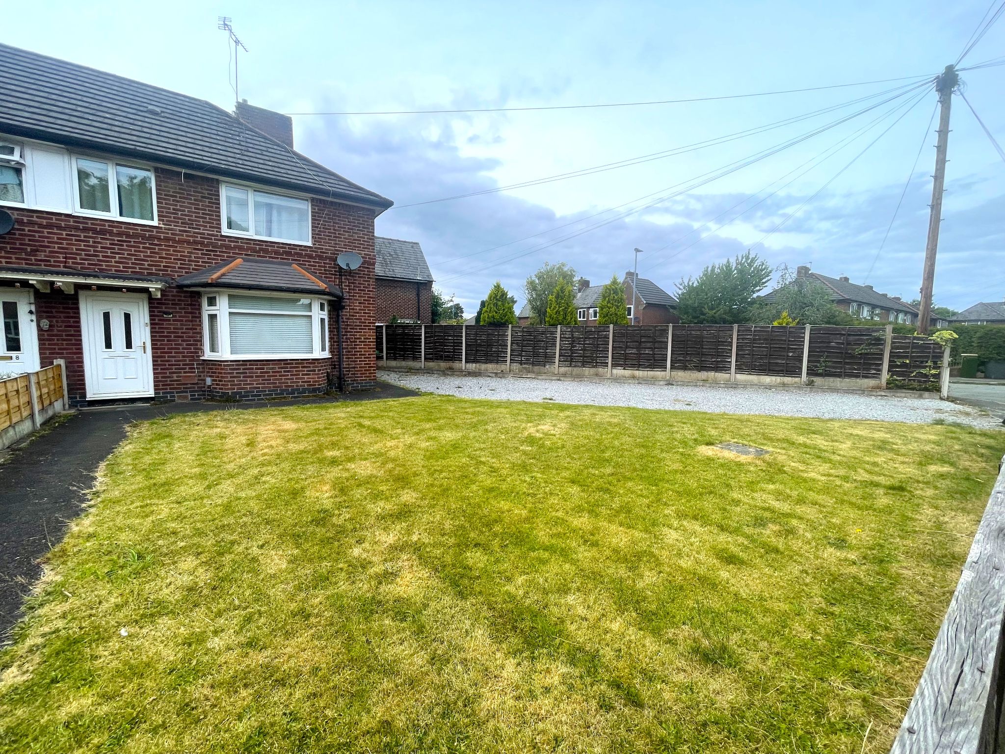3 bedroom semi-detached house For Sale in Manchester - Photograph 2.