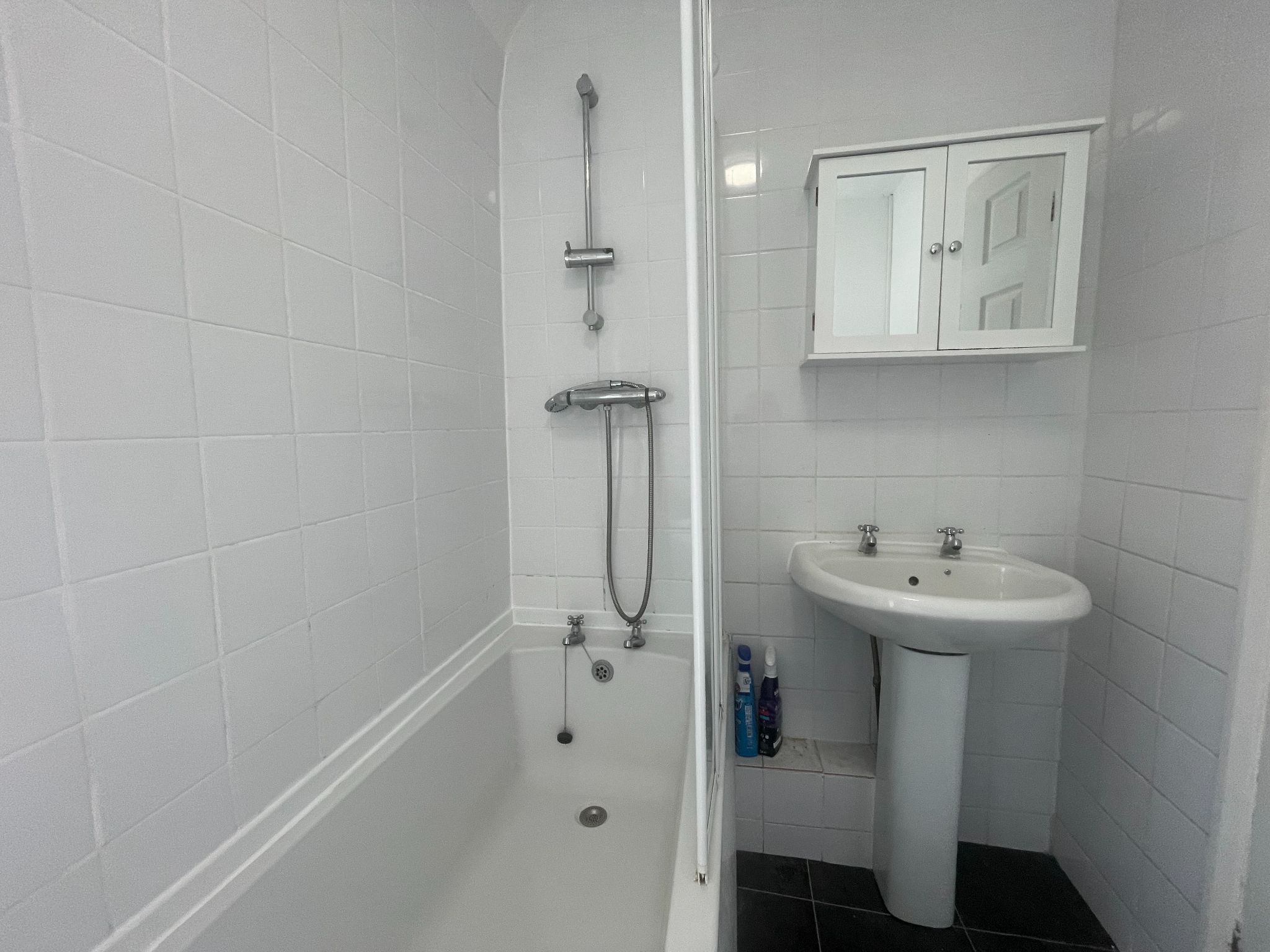 3 bedroom semi-detached house For Sale in Manchester - Photograph 12.