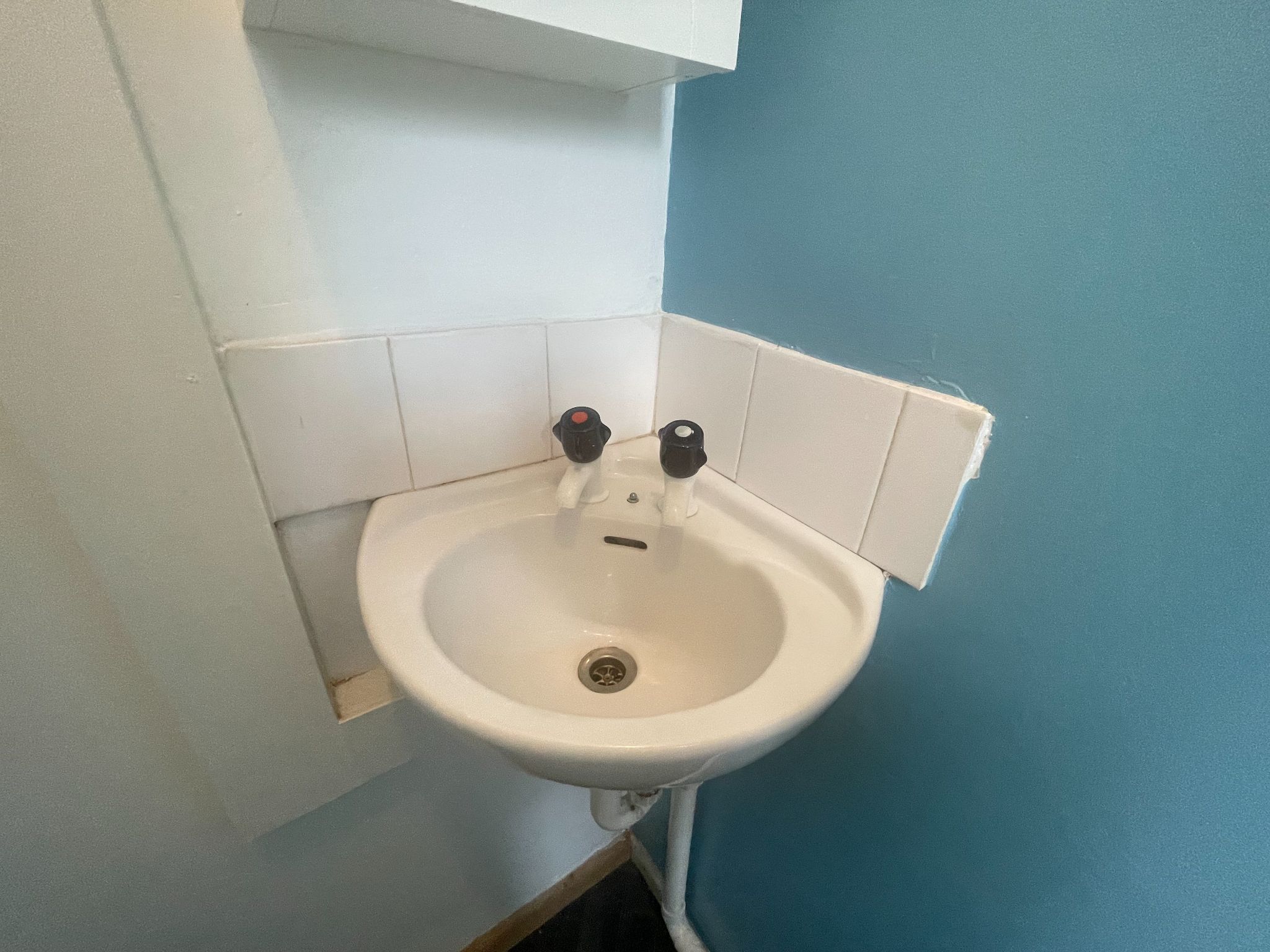3 bedroom semi-detached house For Sale in Manchester - Photograph 22.