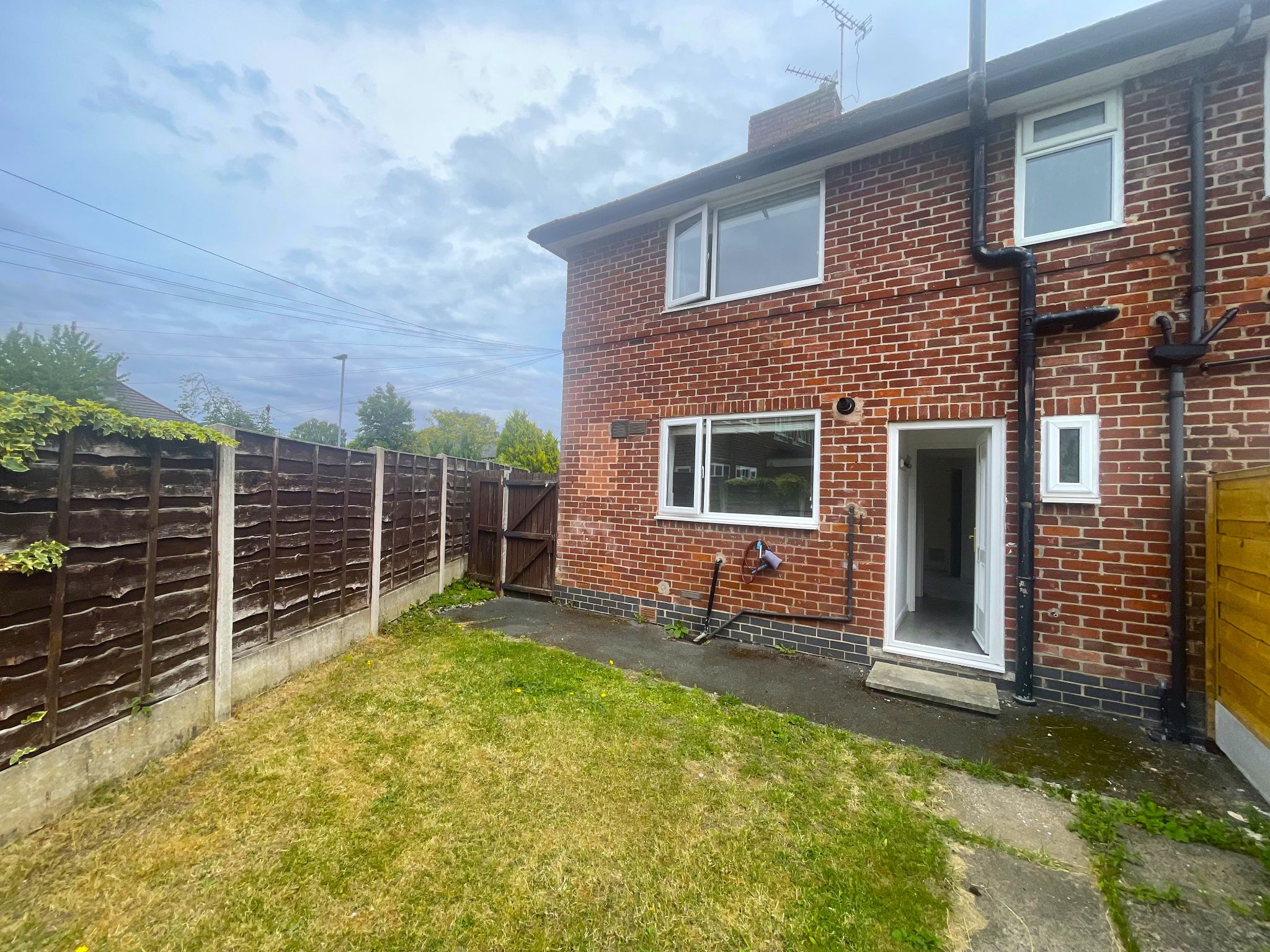 3 bedroom semi-detached house For Sale in Manchester - Photograph 25.