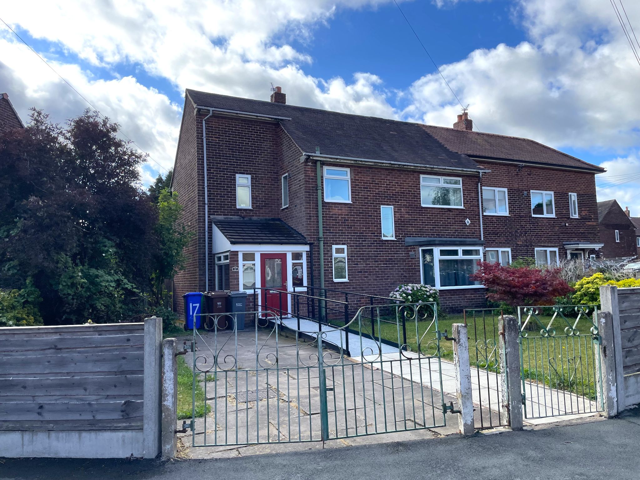 4 bedroom semi-detached house For Sale in Manchester - Property photograph.