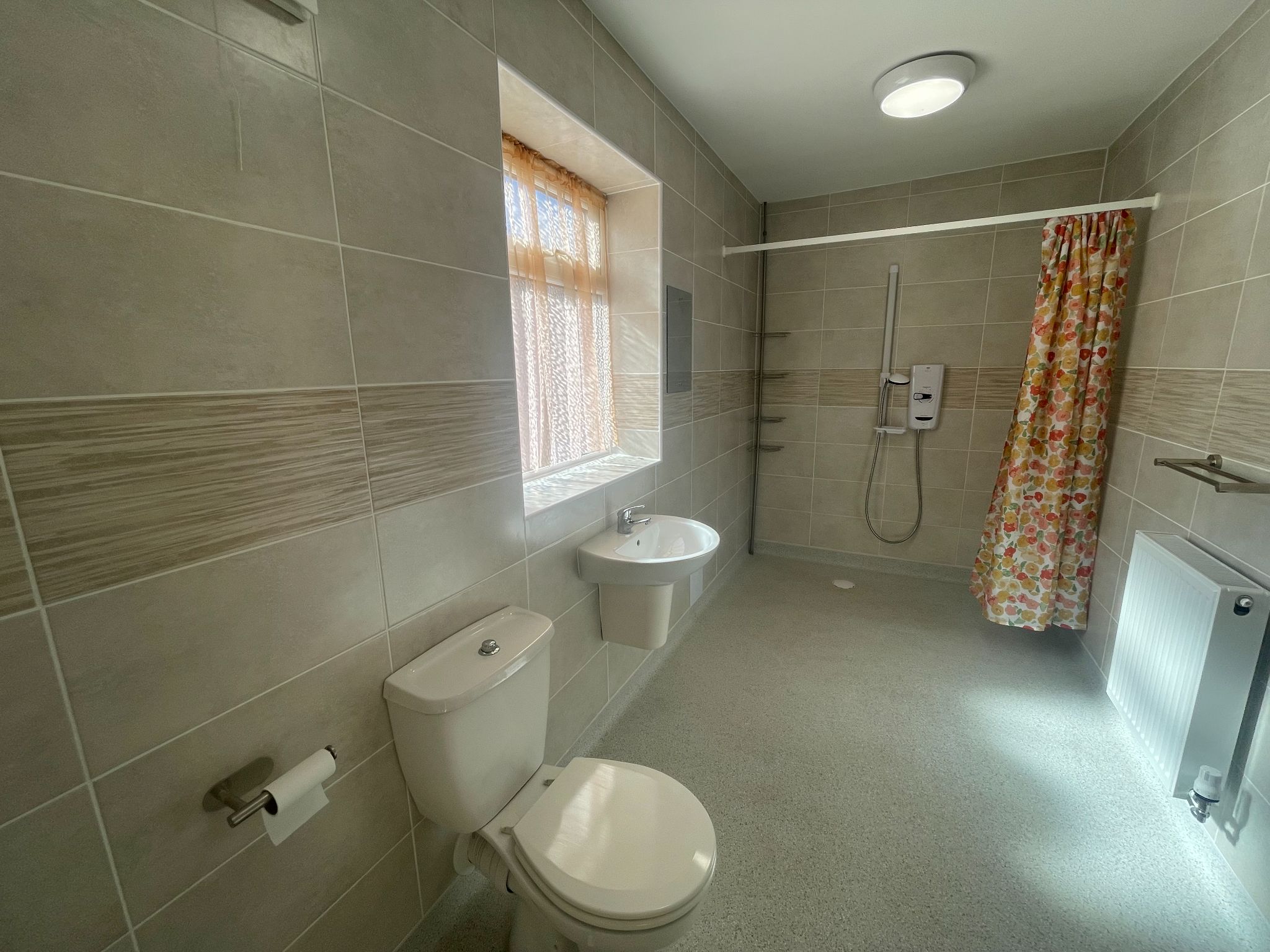 4 bedroom semi-detached house For Sale in Manchester - Photograph 25.