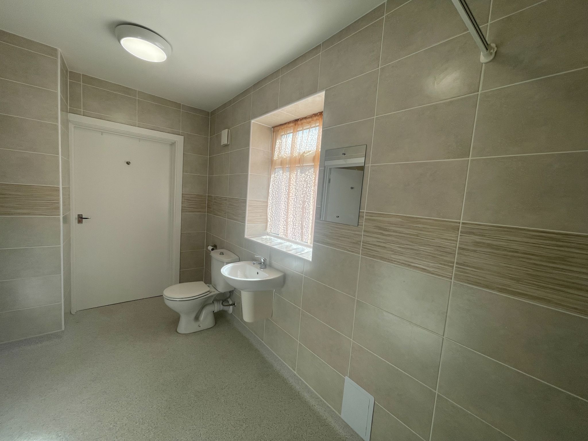 4 bedroom semi-detached house For Sale in Manchester - Photograph 26.