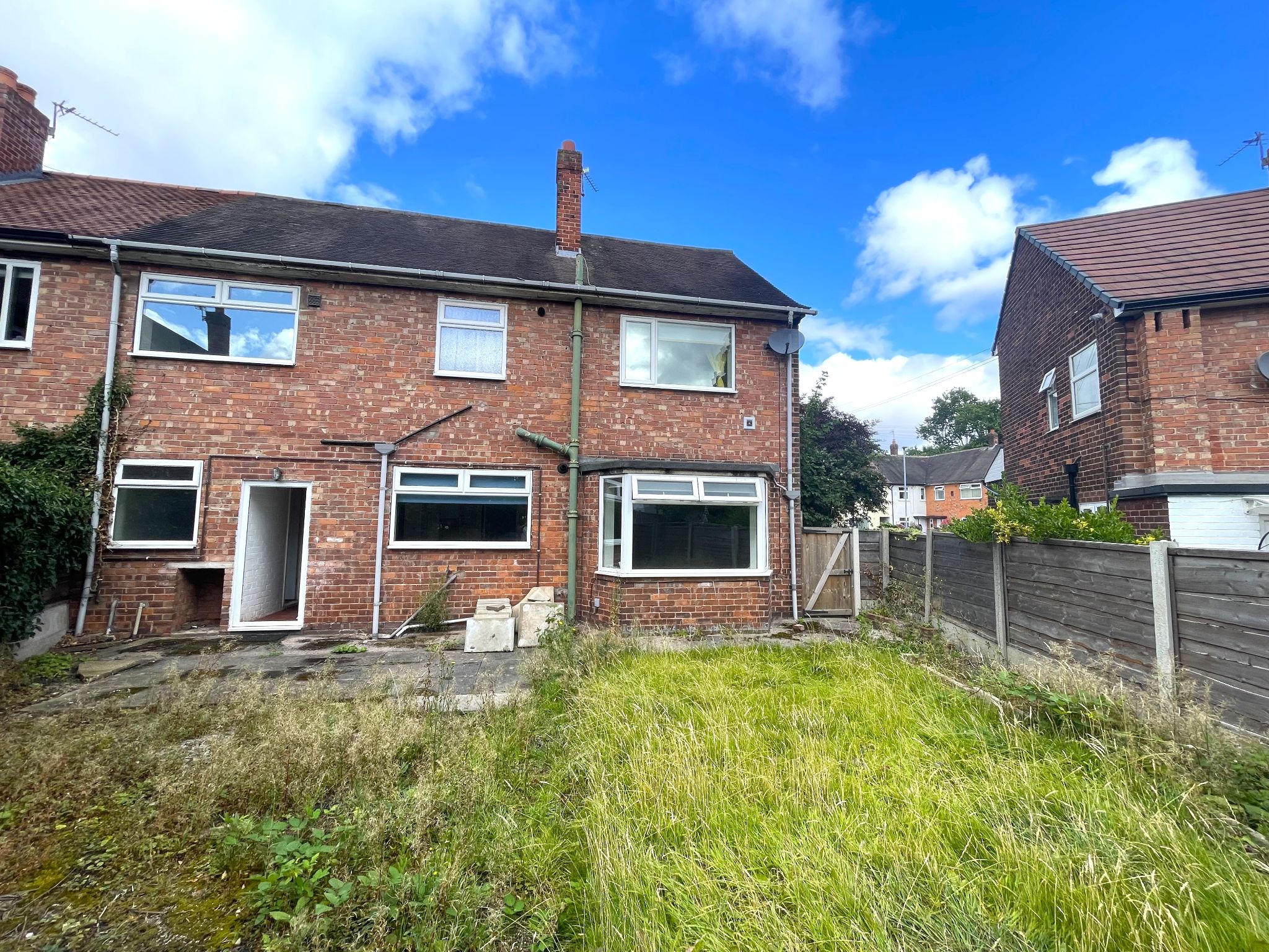 4 bedroom semi-detached house For Sale in Manchester - Photograph 28.