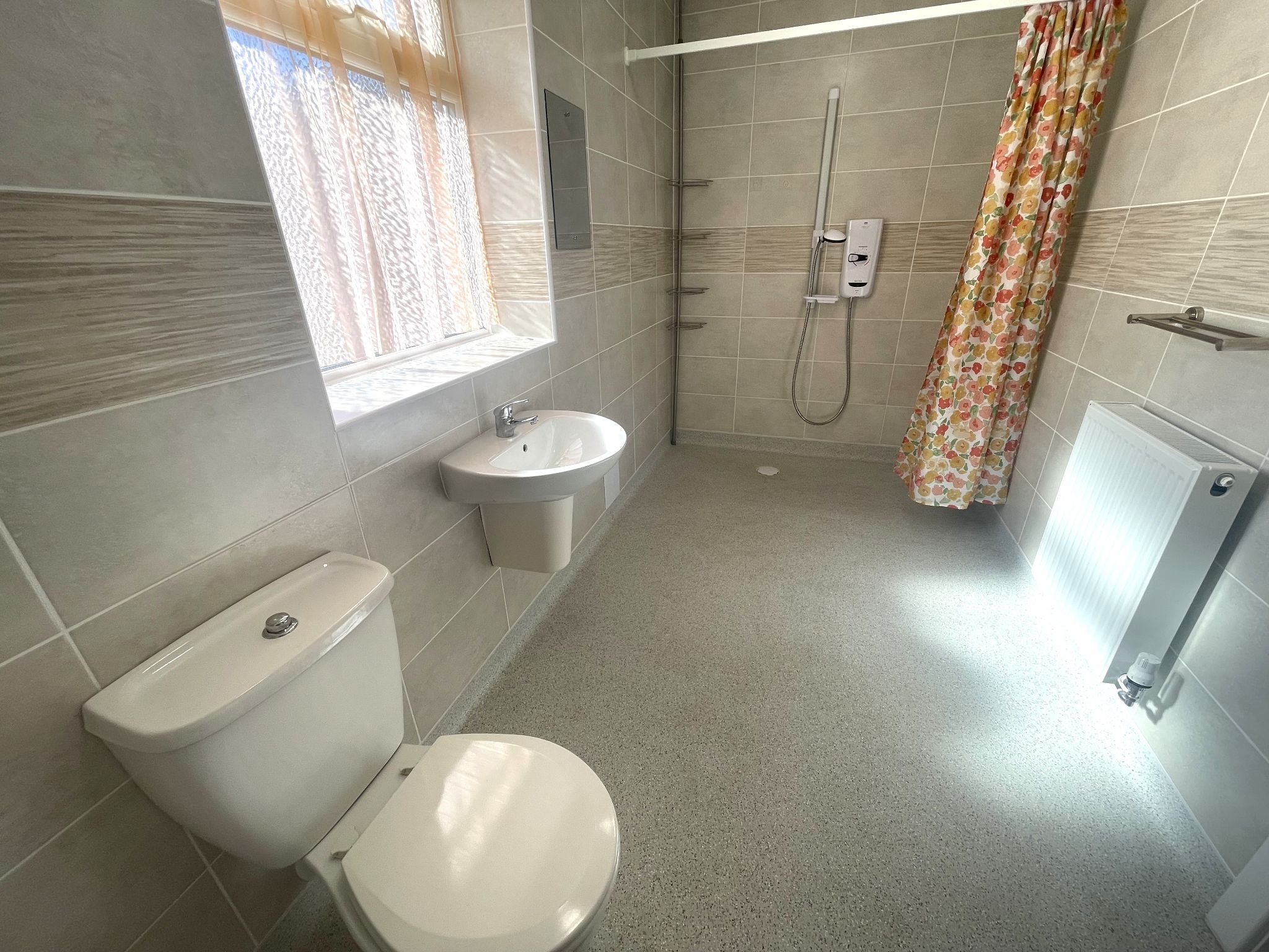 4 bedroom semi-detached house For Sale in Manchester - Photograph 27.