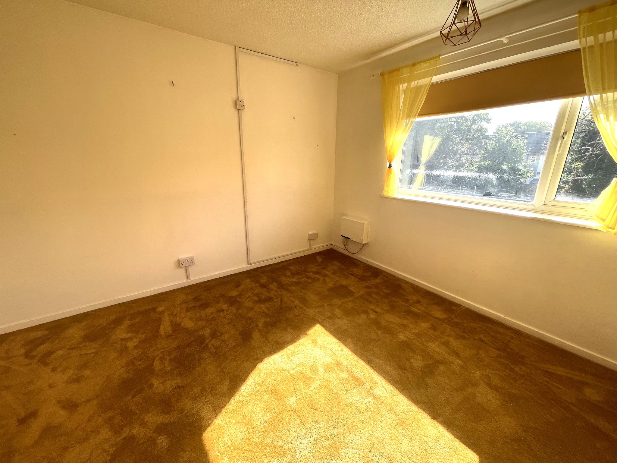 4 bedroom semi-detached house For Sale in Manchester - Photograph 19.