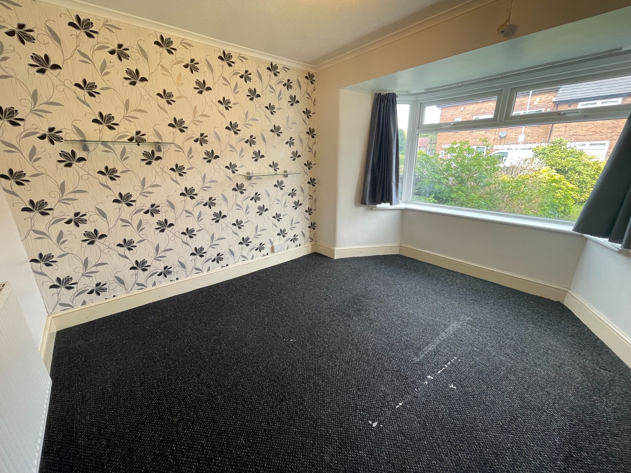4 bedroom semi-detached house For Sale in Manchester - Photograph 5.