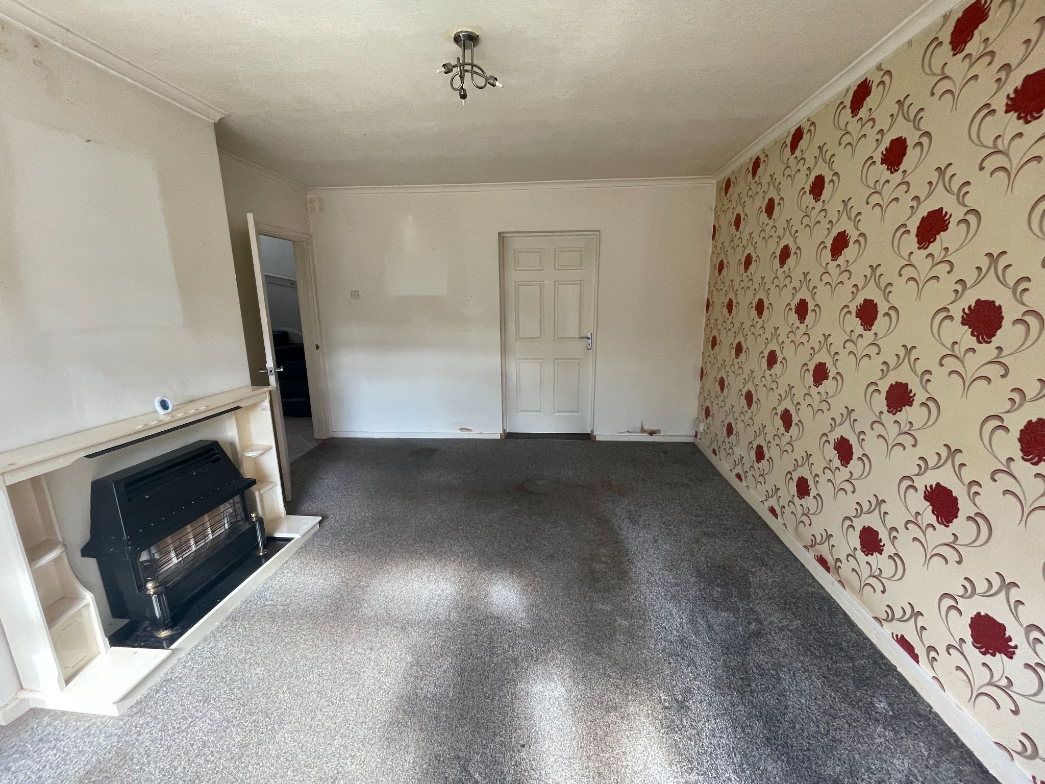 4 bedroom semi-detached house For Sale in Manchester - Photograph 8.