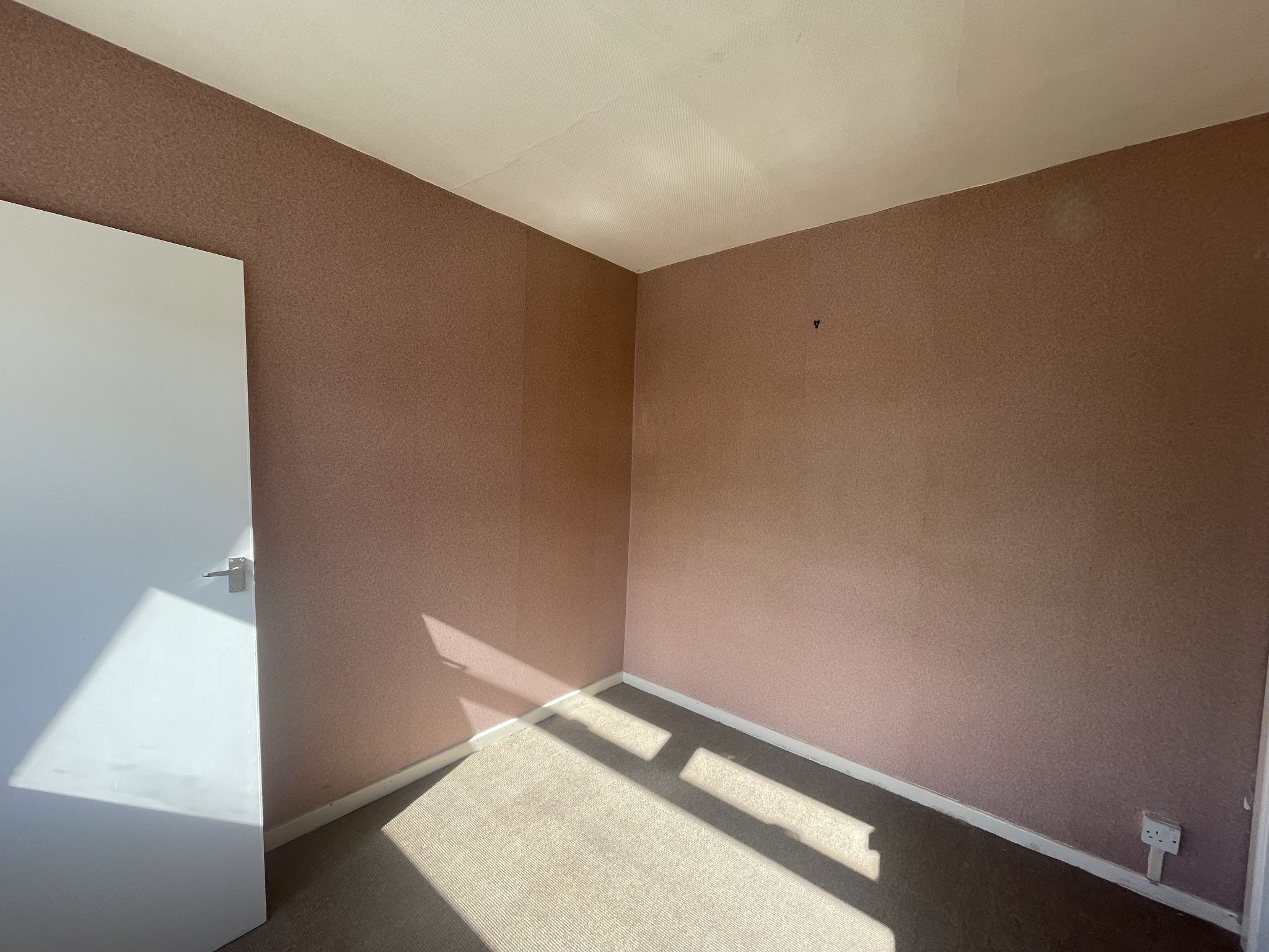 4 bedroom semi-detached house For Sale in Manchester - Photograph 23.