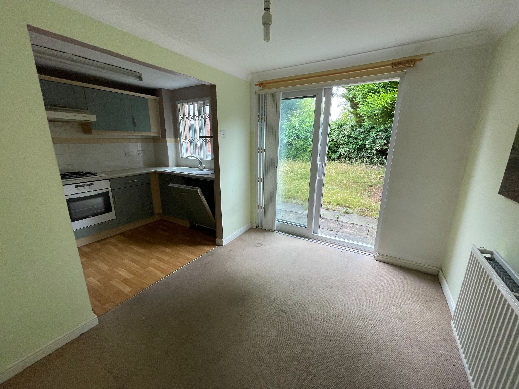 3 bedroom semi-detached house Sale Agreed in Manchester - Photograph 4.