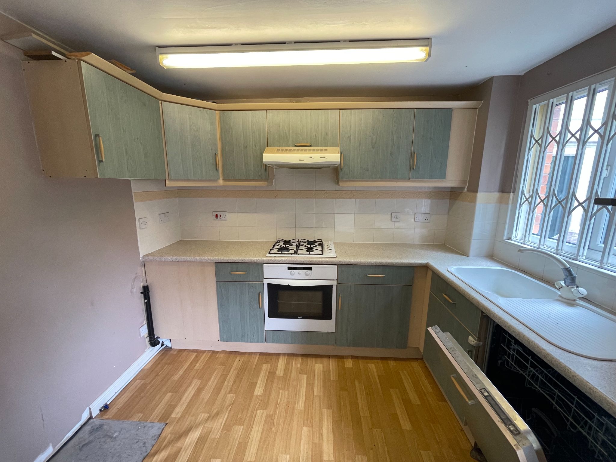 3 bedroom semi-detached house Sale Agreed in Manchester - Photograph 5.