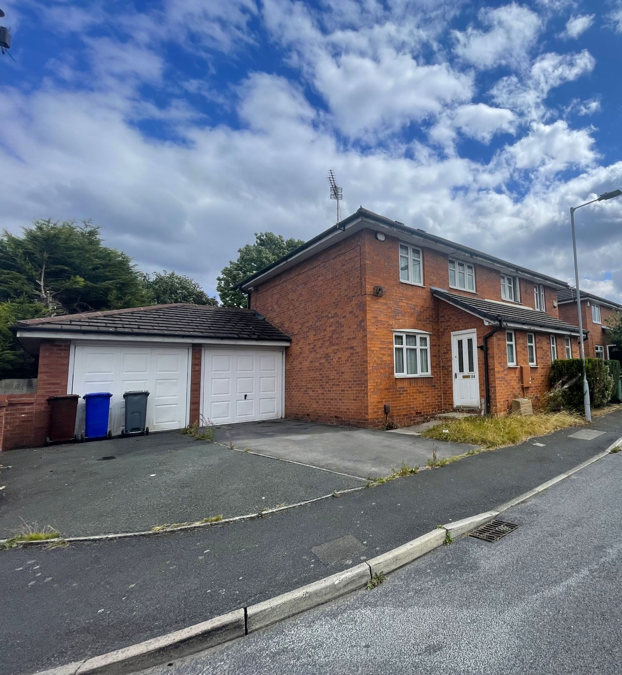 3 bedroom semi-detached house Sale Agreed in Manchester - Photograph 1.