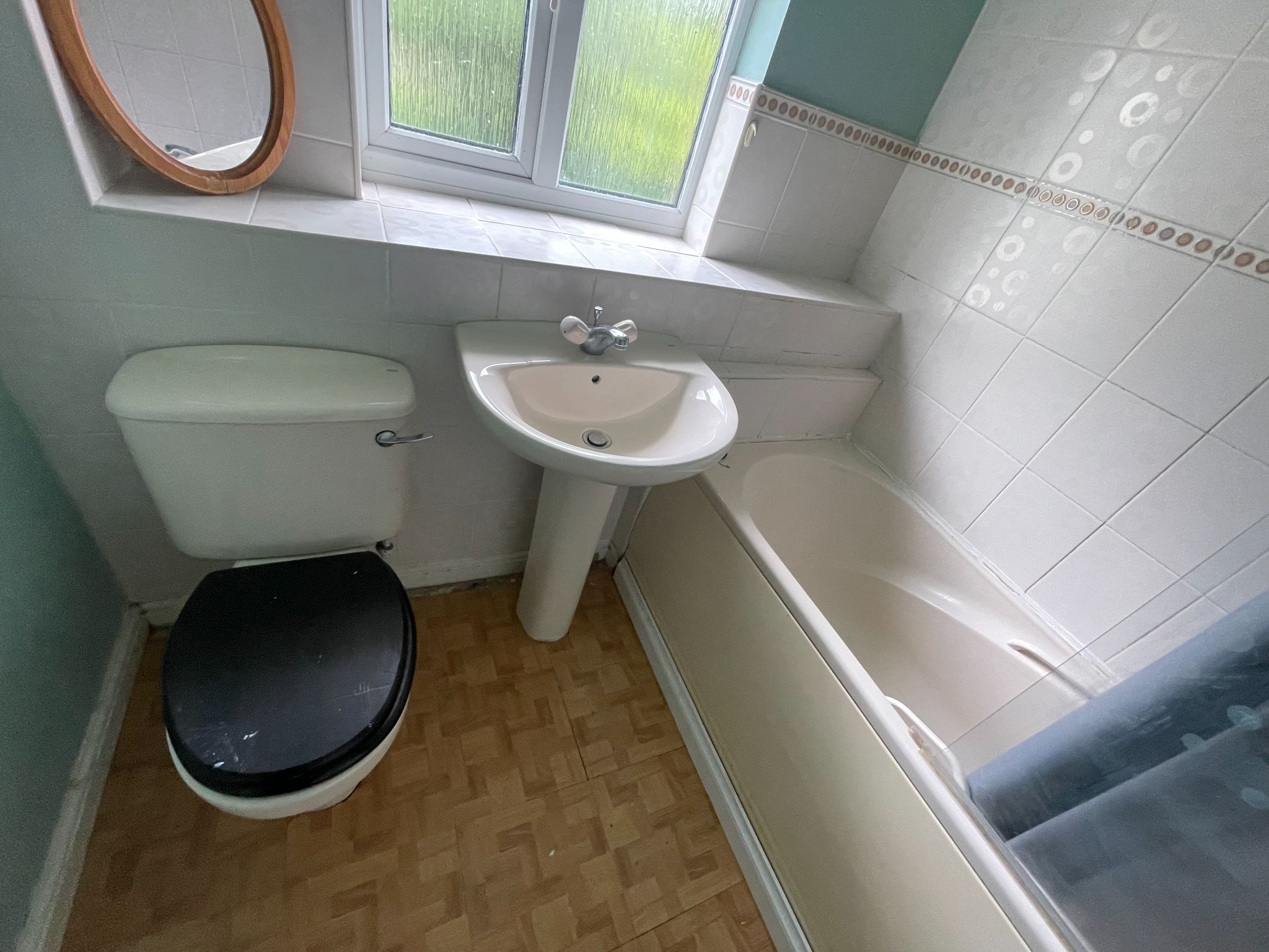 3 bedroom semi-detached house Sale Agreed in Manchester - Photograph 12.